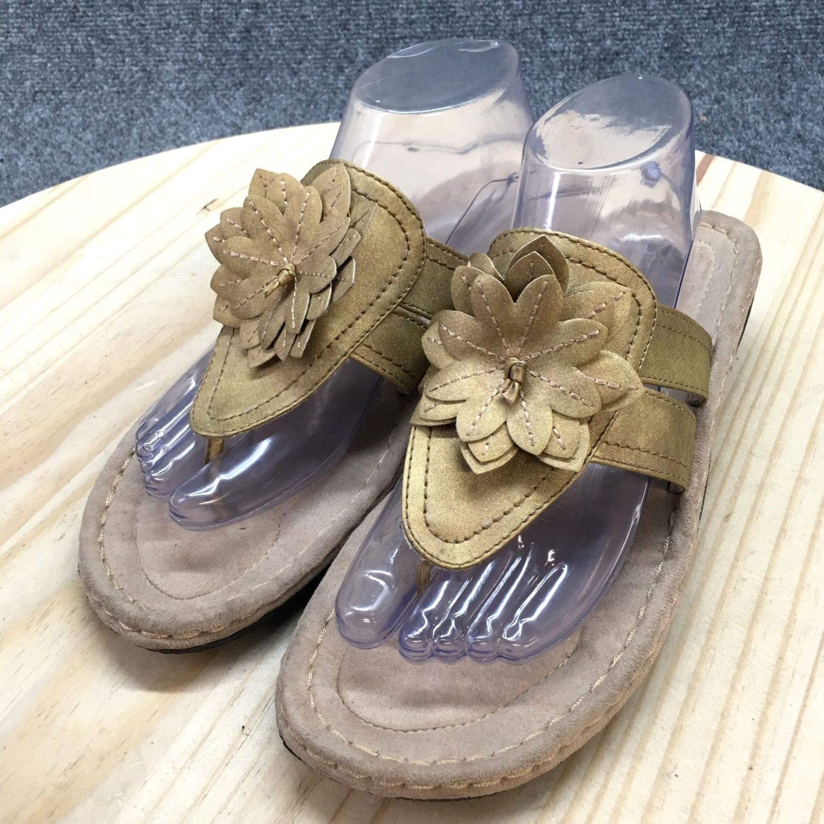Vintage Cliffs by White Mountain Sandals Womens 9.5 M Cove Thong Gold Faux Leather Wedge Size US 10 / IT 40 - 3 Thumbnail