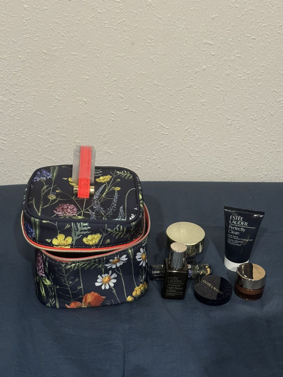 Other NEW Estée Lauder Beauty Gift Set Size ONE SIZE - 1 Thumbnail