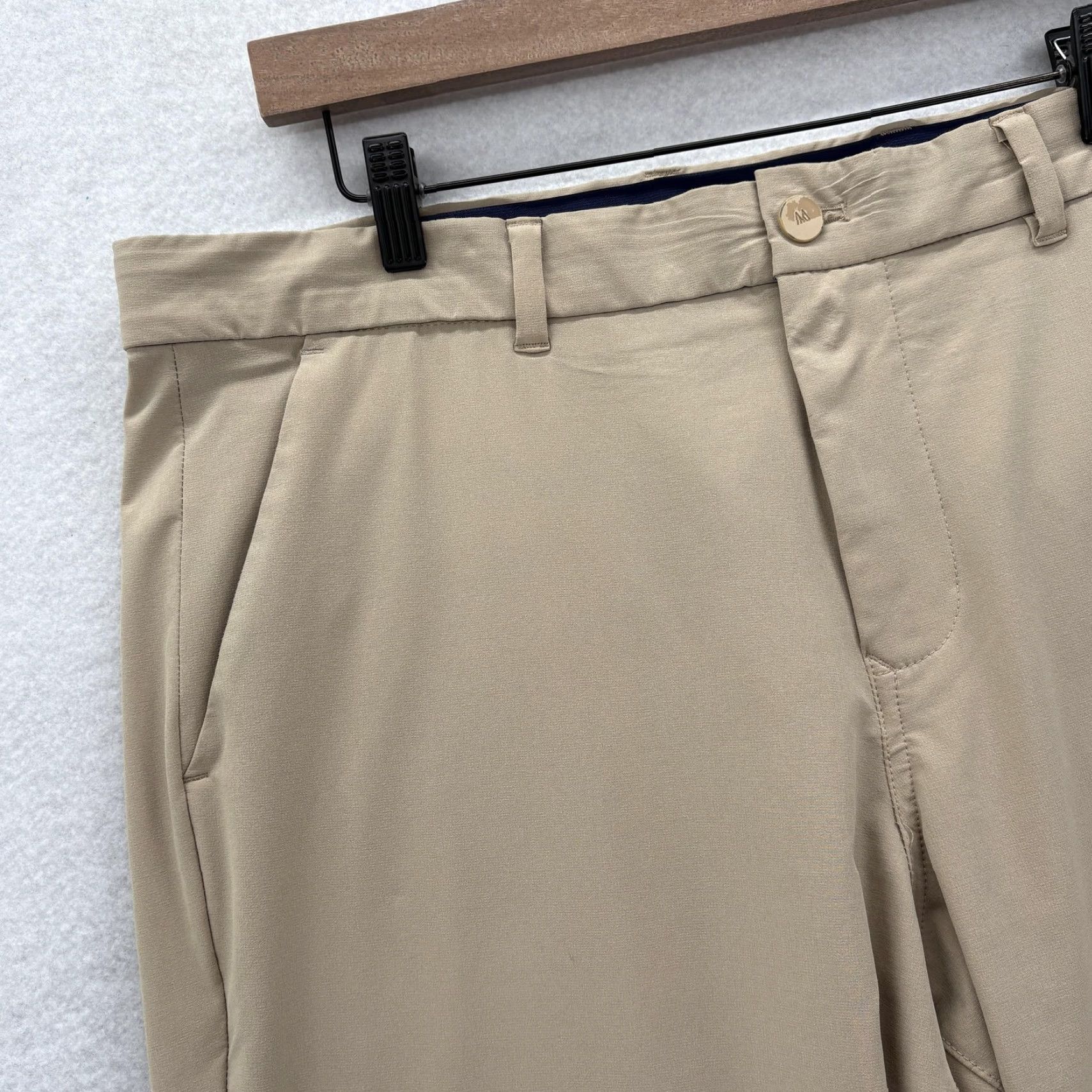 Mizzen+Main Mizzen+Main Pants Mens 38x28 Helmsman Slim Beige Khakis Golf Chino Stretch 88% Polyester 12% Spandex Mens Size US 38 / EU 54 - 3 Thumbnail
