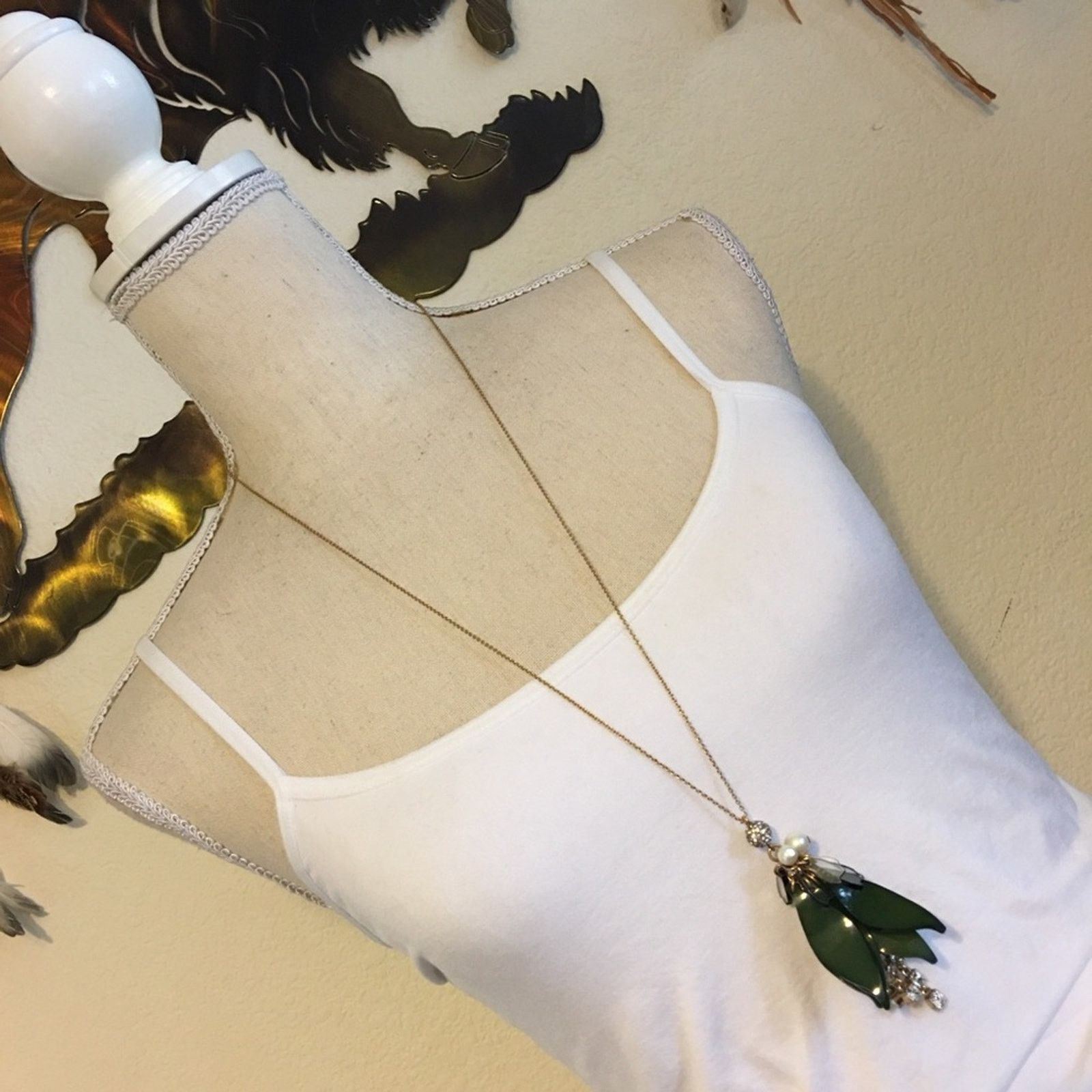 Ann Taylor Ann Taylor green leaf rhinestone cluster necklace Size ONE SIZE - 3 Thumbnail