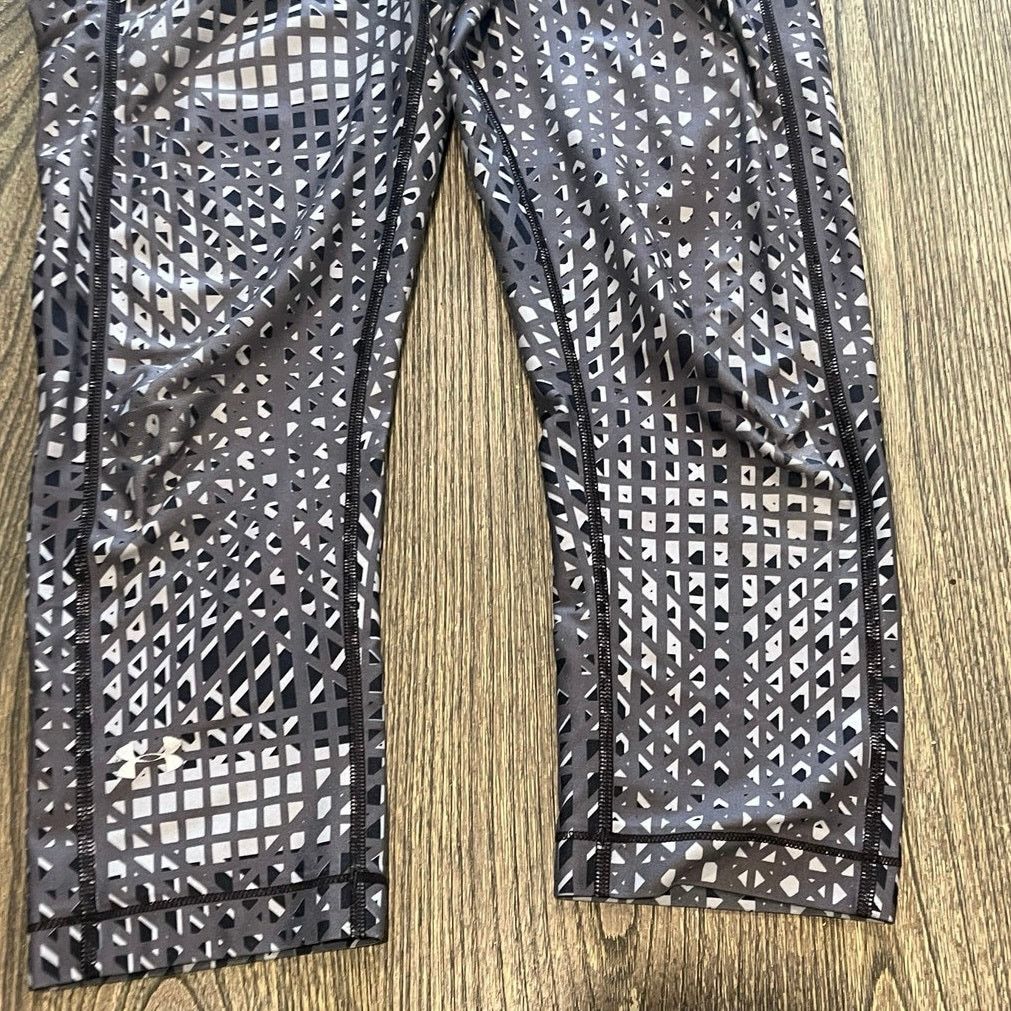 Under Armour Under Armour Girls Youth Heat Gear Crop Leggings Gray Size L Size 27" / US 4 / IT 40 - 2 Thumbnail