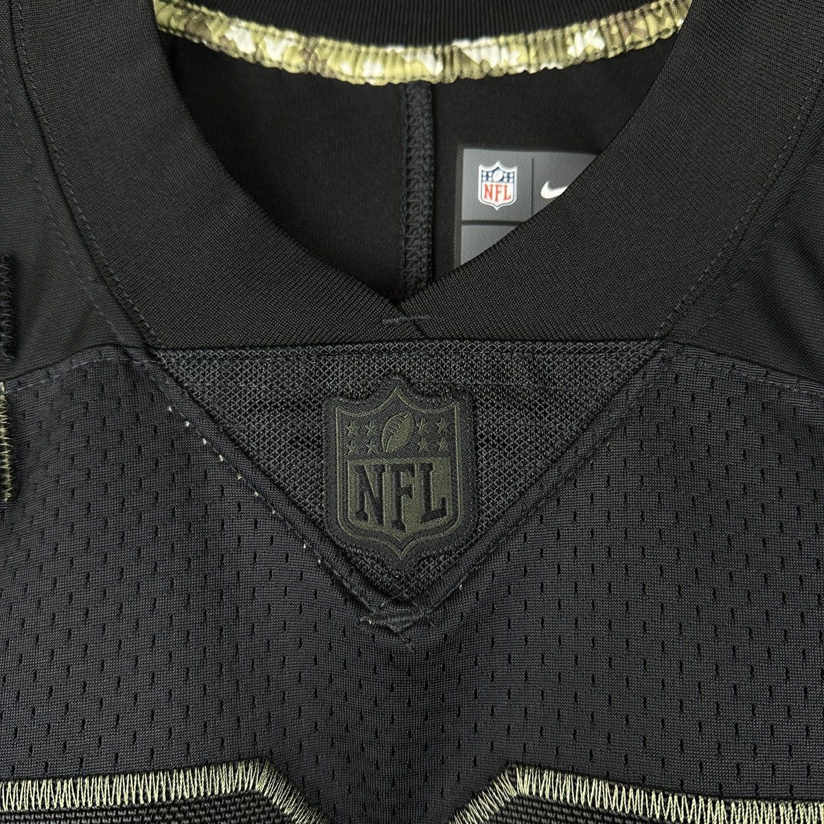 Nike Salute to Service New York Giants Jersey Saquon Barkley Size US L / EU 52-54 / 3 - 5 Thumbnail