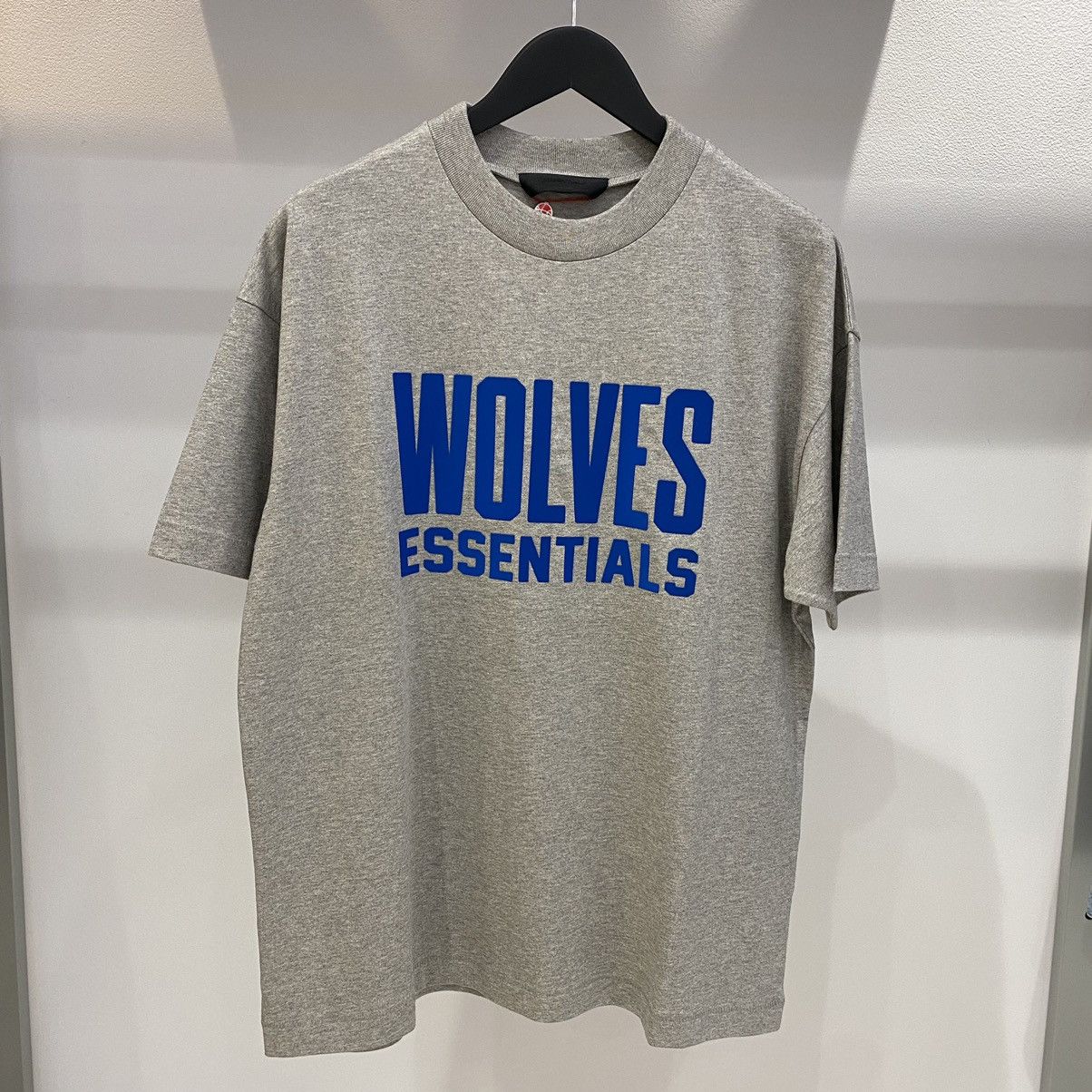 Essentials × NBA Fear of God Essentials x NBA Timberwolves Tee Warm Heather Size US S / EU 44-46 / 1 - 1 Thumbnail