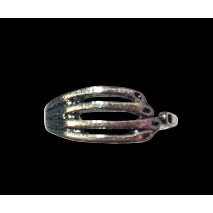 Other Gothic Skeleton Hand Silver Tone Fashion Ring Size 5 1/2 Size ONE SIZE - 9 Thumbnail