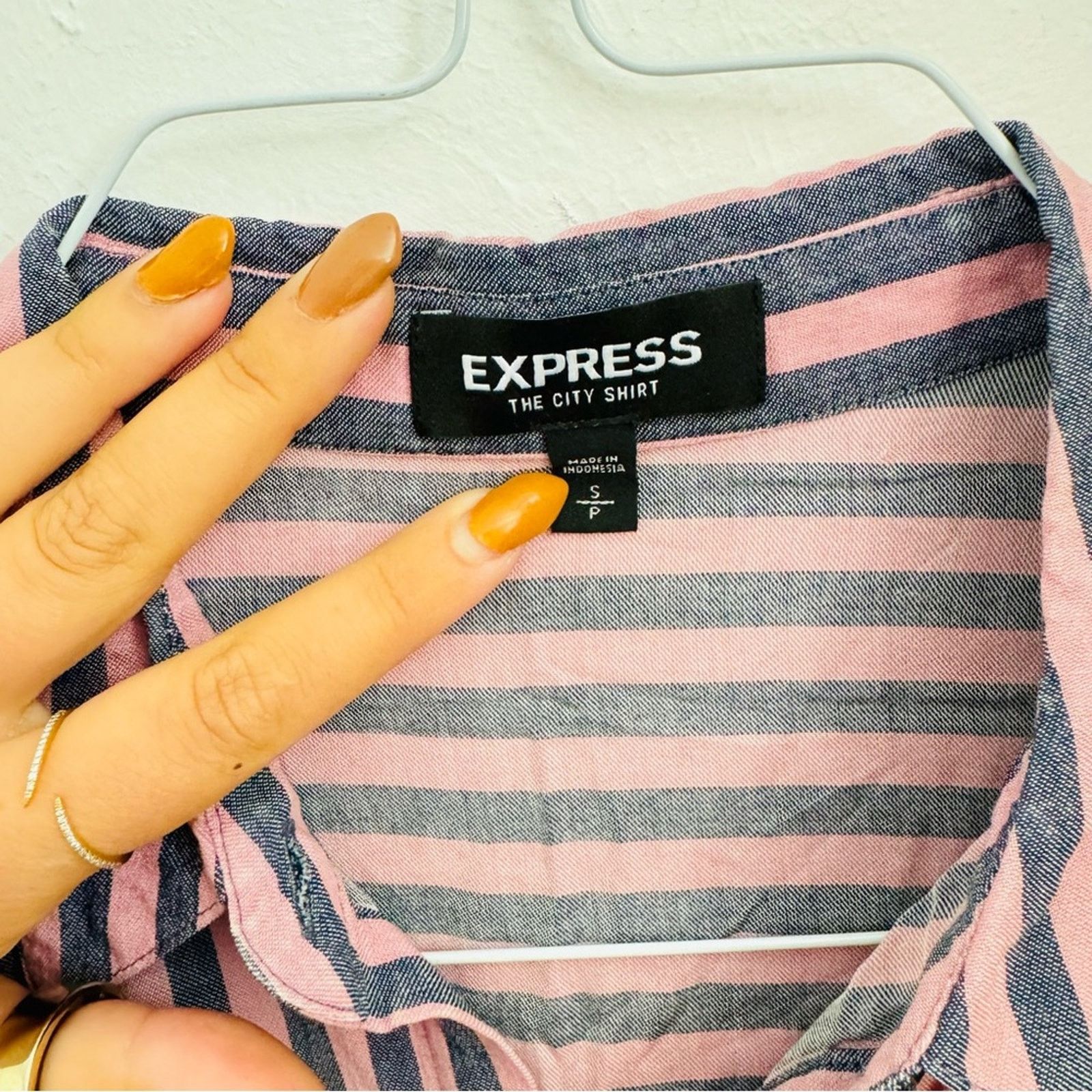 Express EXPRESS Pink Grey Gray Stripe Button Pocket Blouse Top Shirt Size S / US 4 / IT 40 - 3 Thumbnail