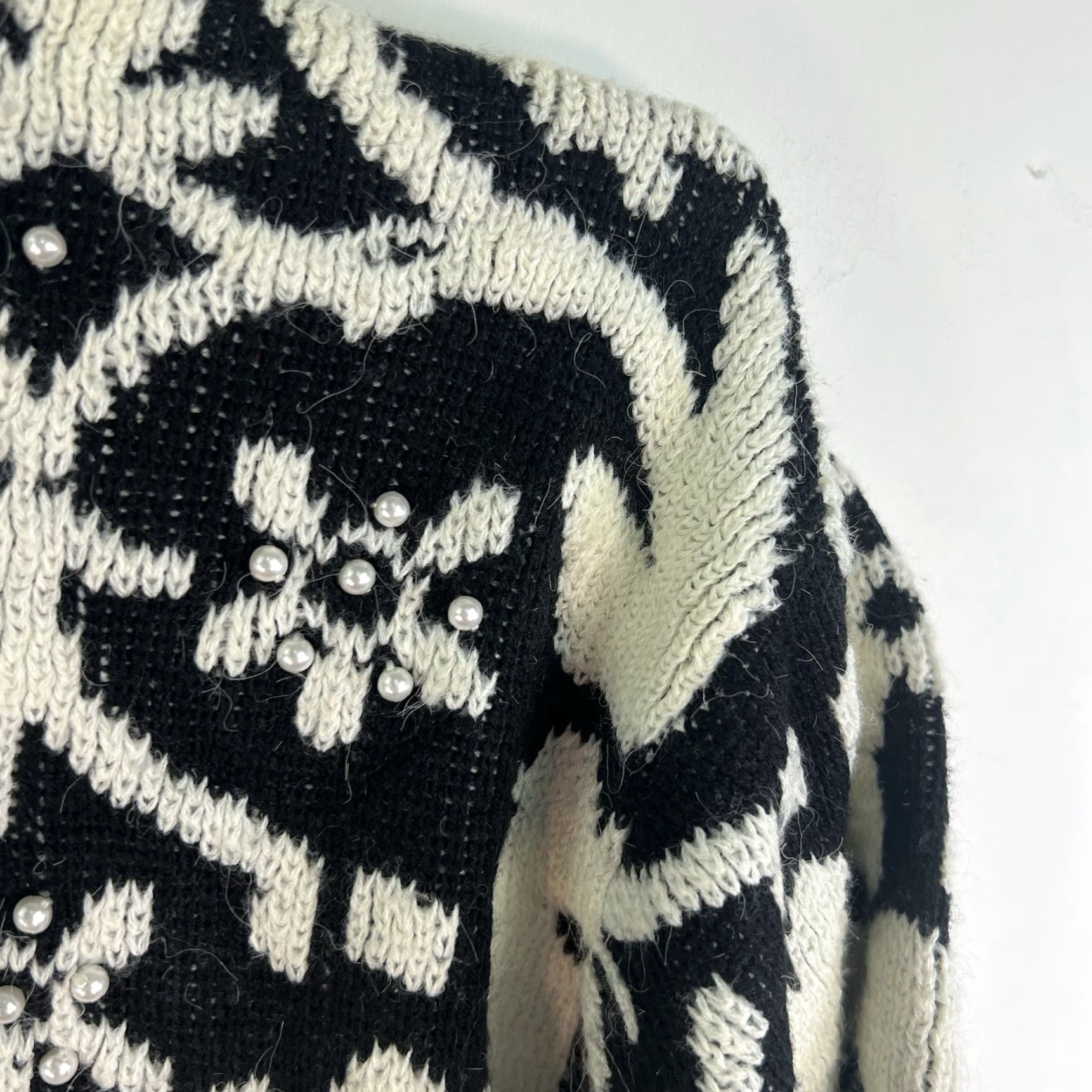Vintage VINTAGE Vivian Wang Kitty Hawk Sweater Shirt Women M Black White Beaded Geometric 90s Bohemian City Classic Pullover Knit Raglan S/M Size M / US 6-8 / IT 42-44 - 2 Thumbnail