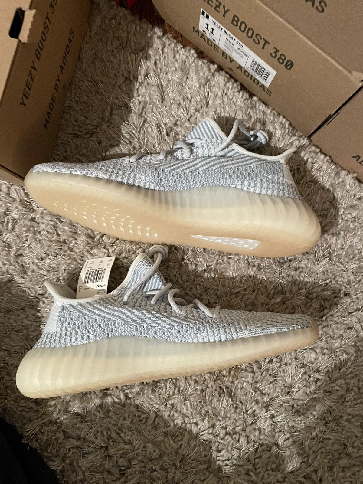 Yeezy Yeezy 350 V2 Clout White Non-Reflective Size US 10.5 / EU 43-44 - 3 Thumbnail