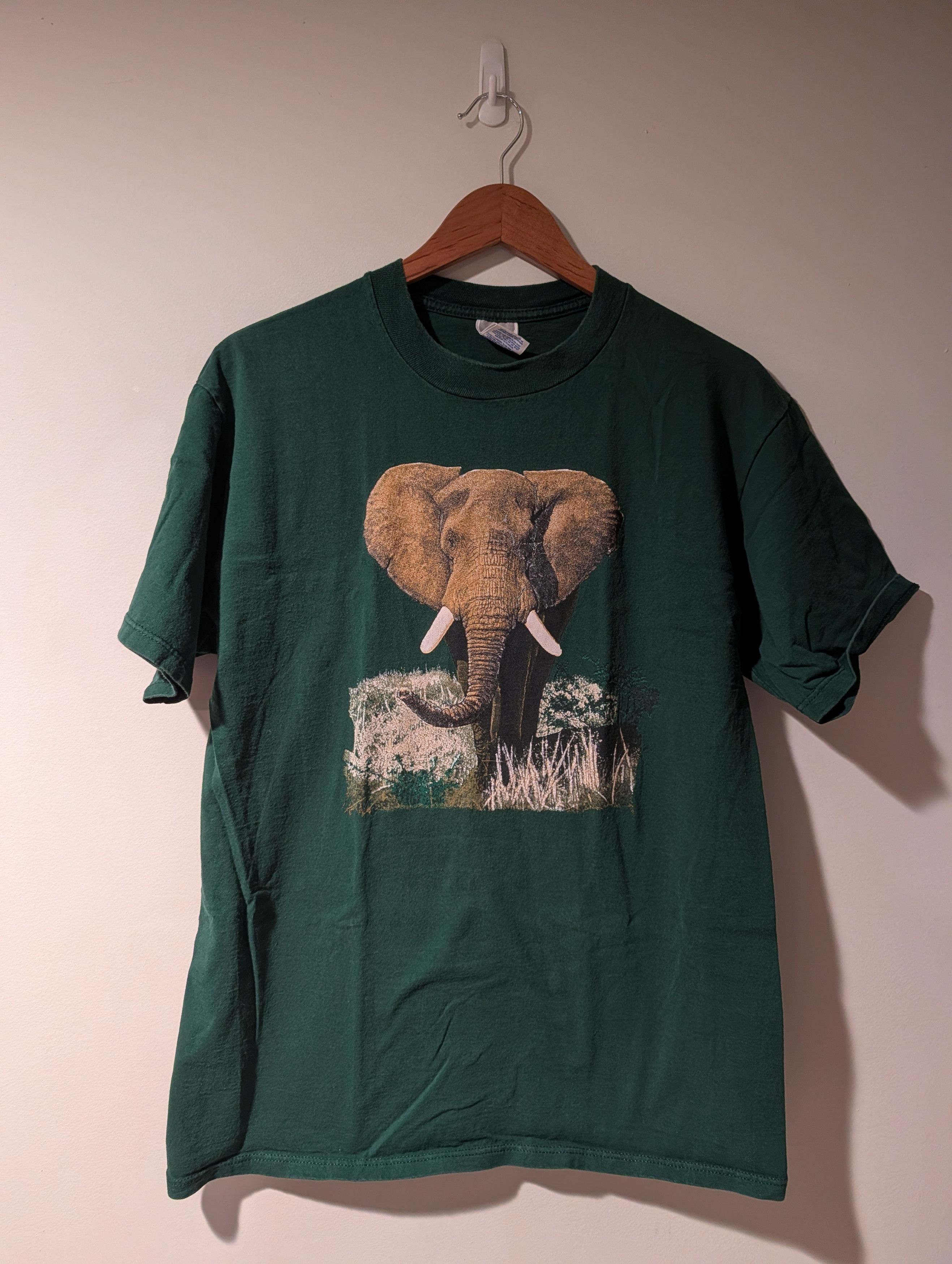 Arts & Science Vintage African Elephant Nature Graphic T-Shirt Jerzees Size US L / EU 52-54 / 3 - 1 Thumbnail