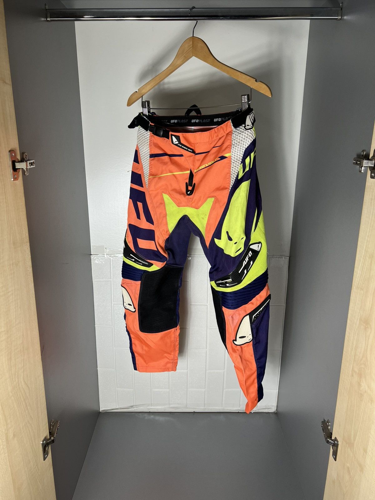 NASCAR UFO PLAST MOTORCYCLE PANTS RACING BIKE CYCLE RETRO Y2K 90s Size US 28 / EU 44 - 8 Thumbnail