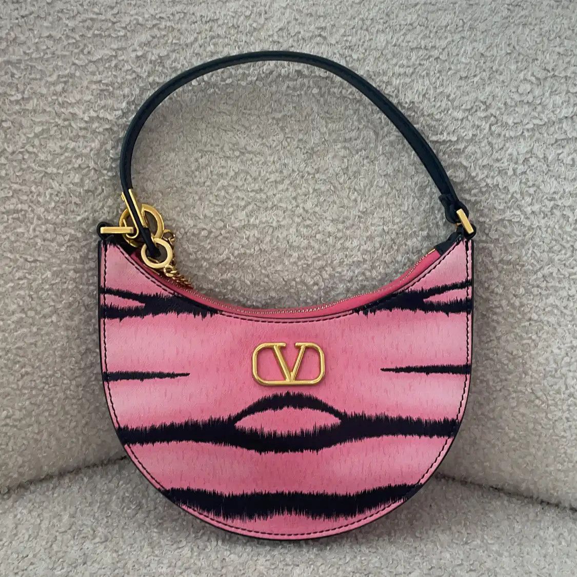 Valentino VALENTINO Vlogo Signatur mini pink cowhide leather shoulder bag gold hardware Size ONE SIZE - 1 Thumbnail