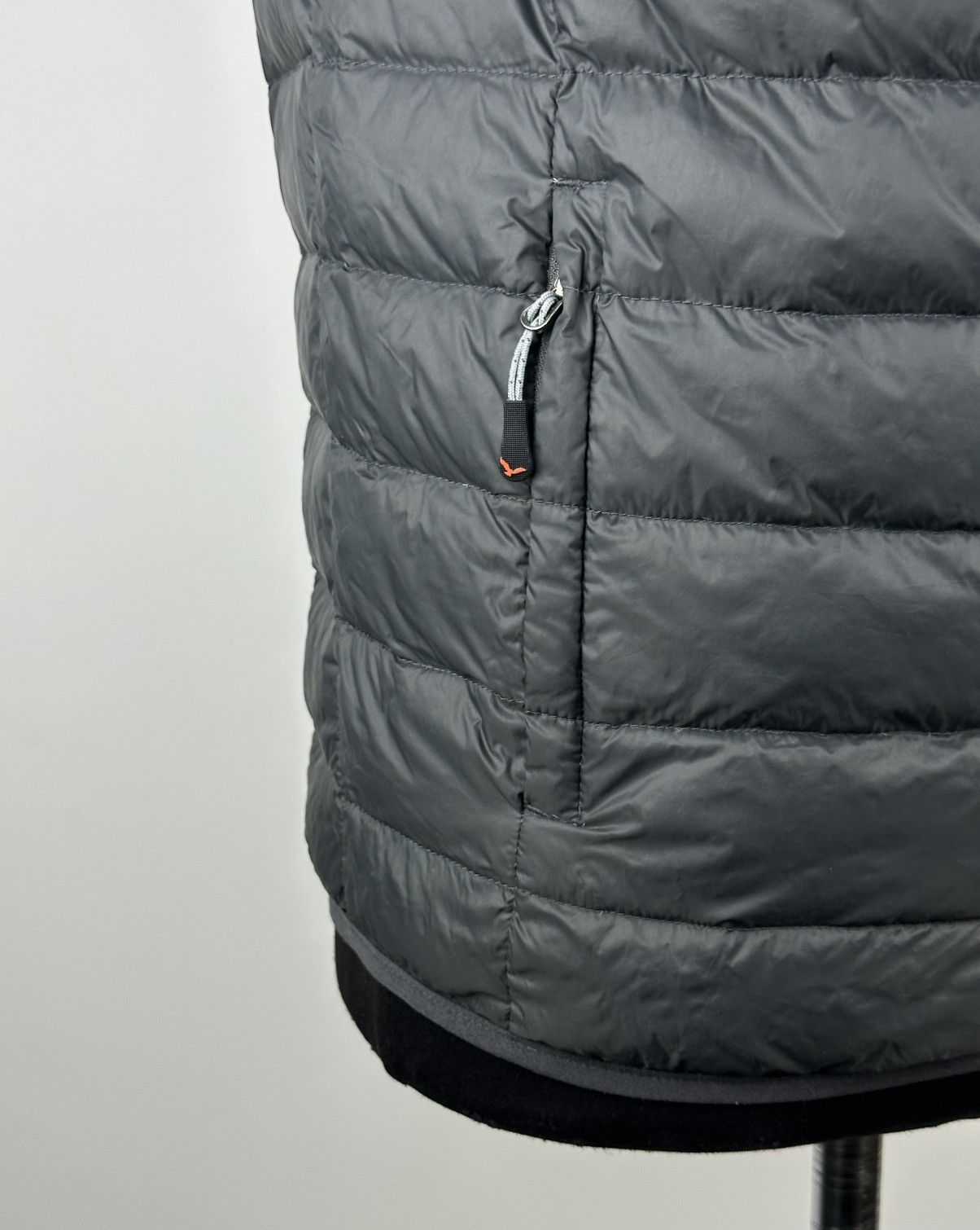 Hawk Hawk and Co Sport Performance Down Puffer Vest Gray Men's Size US S / EU 44-46 / 1 - 3 Thumbnail