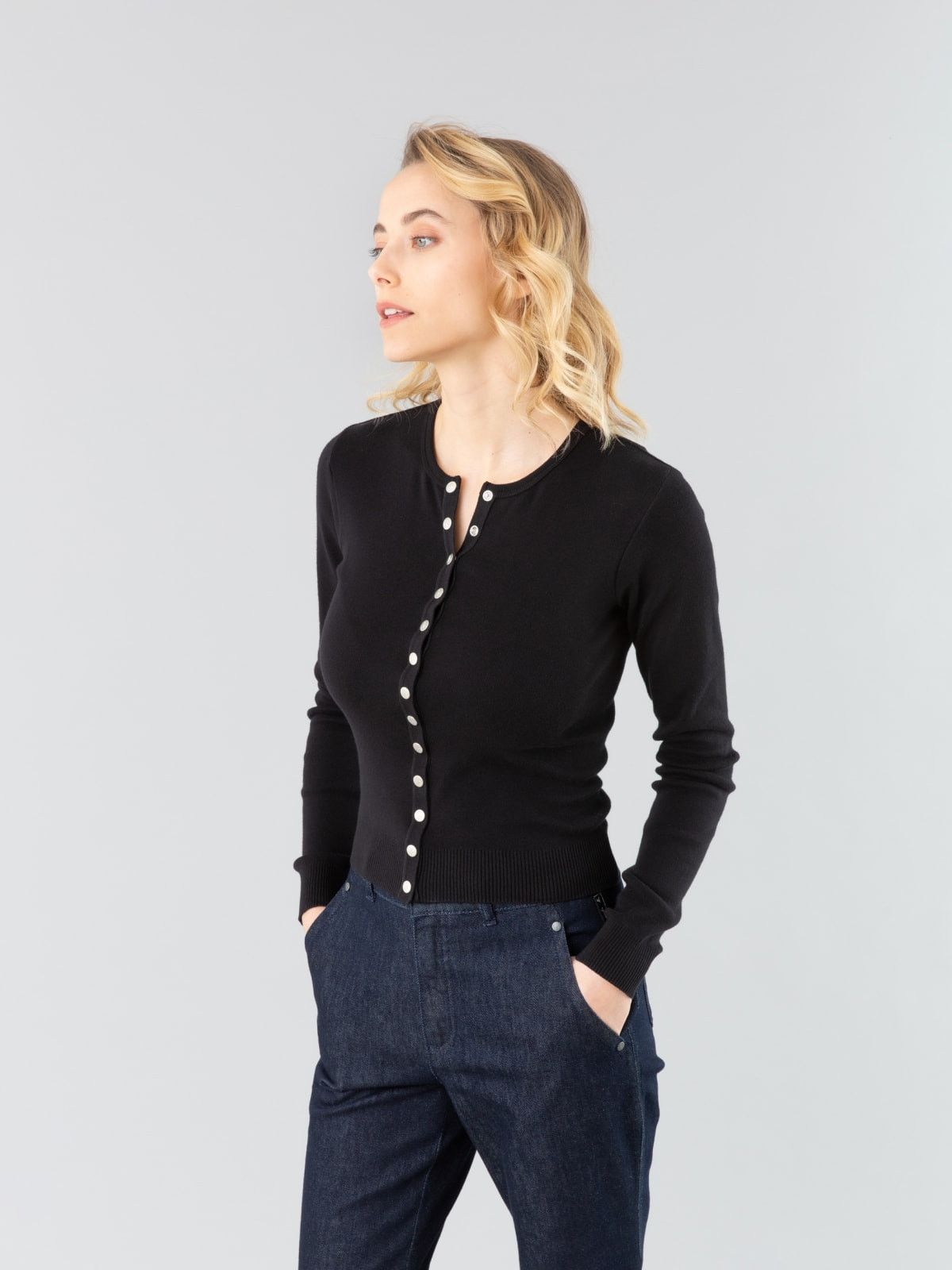 agnes b. The "Swing" snap cardigan, a fitted with snap buttons Size XS / US 0-2 / IT 36-38 - 16 Thumbnail
