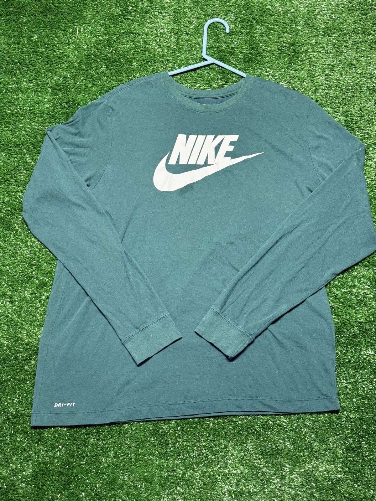 Nike Nike long sleeve shirt size XL Size US XL / EU 56 / 4 - 1 Thumbnail