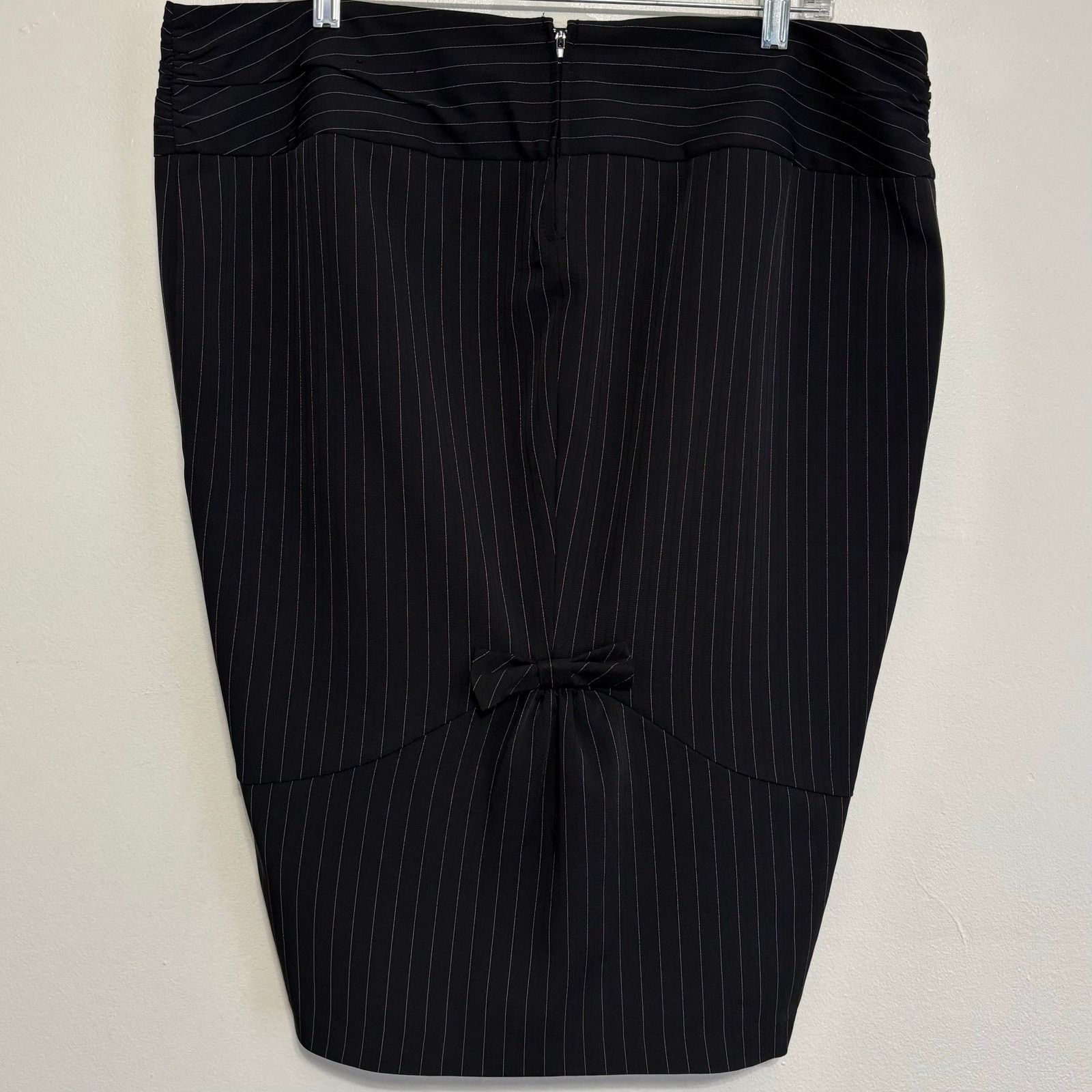 Other Torrid Black Pinstripe A-Line Skirt Bow Back Zip Size 14 Size 36" / US 14 / IT 50 - 2 Thumbnail