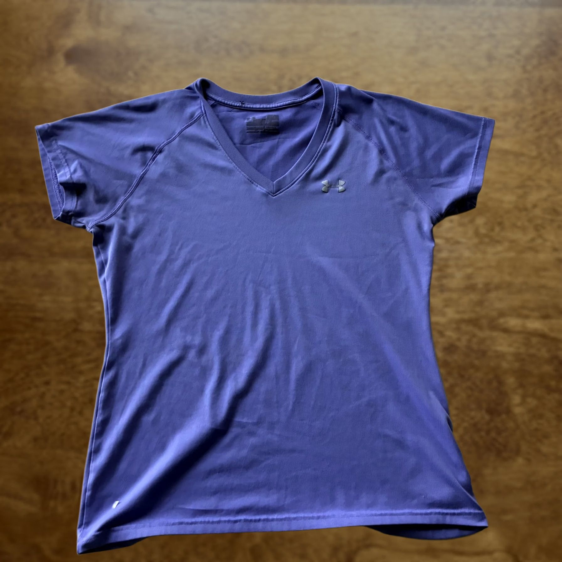 Under Armour Under Armour Shirt Womens Small Purple V Neck Short Sleeve Lightweight Tee Size S / US 4 / IT 40 - 1 Thumbnail