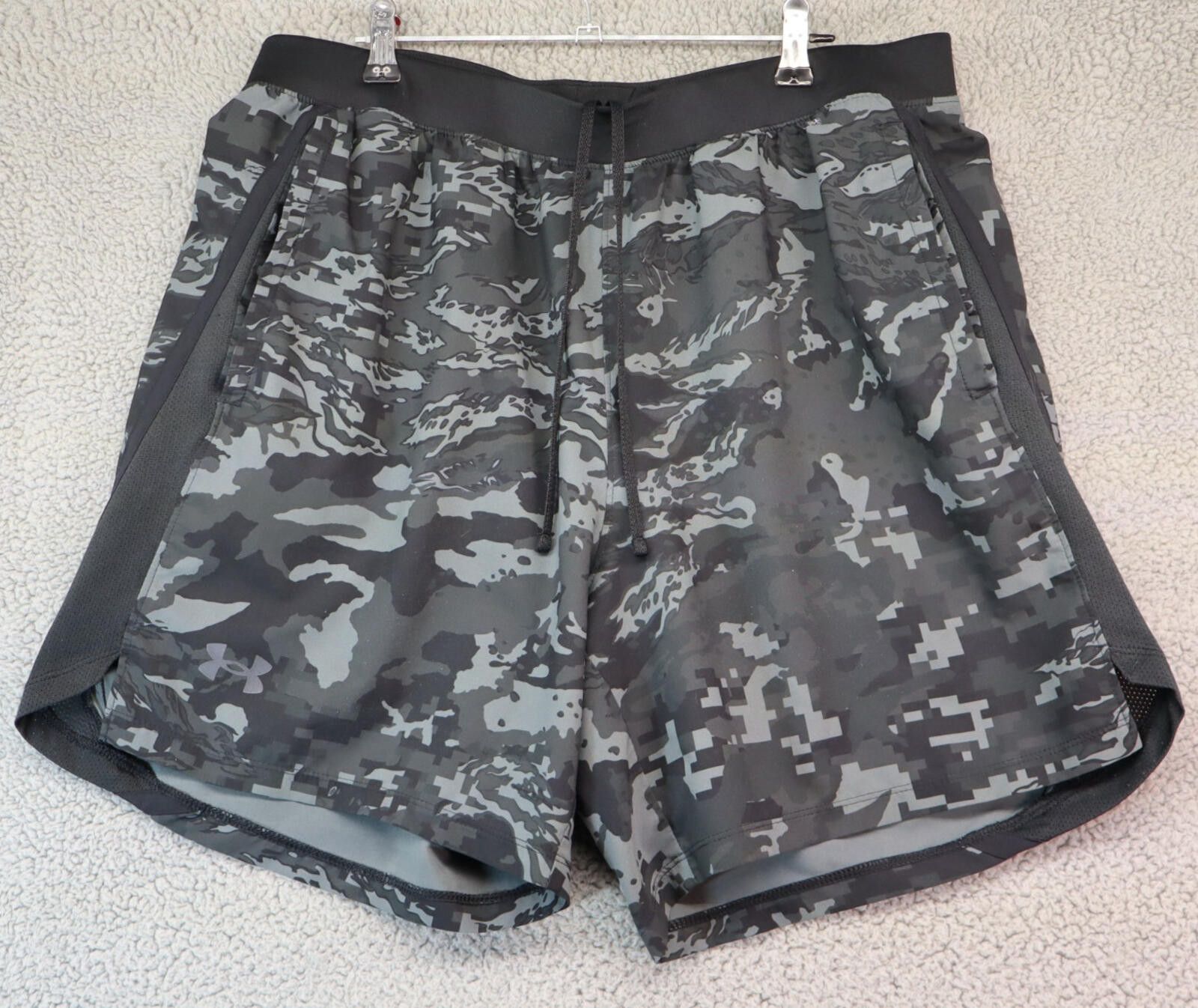 Under Armour Under Armour Men XL Launch Run 7" Inseam Unlined Shorts Camo Size US 36 / EU 52 - 1 Thumbnail