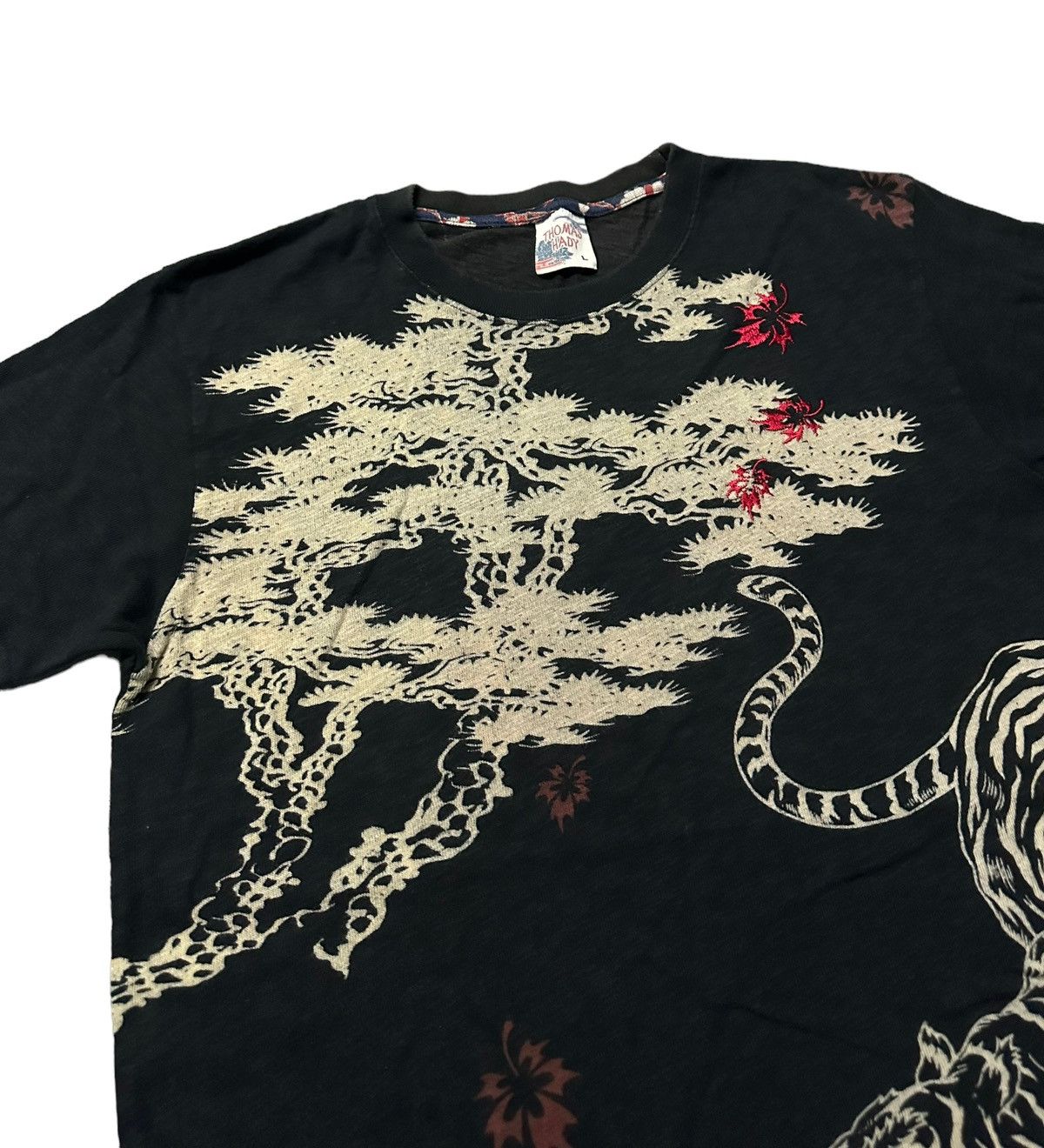 Japanese Brand sukajan tiger fight overprint tee Size US L / EU 52-54 / 3 - 3 Thumbnail