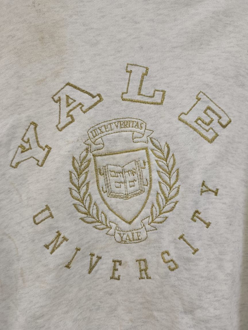 Vintage Vintage 90's Yale University Gold Emboidered Sweatshirt Size US L / EU 52-54 / 3 - 12 Thumbnail