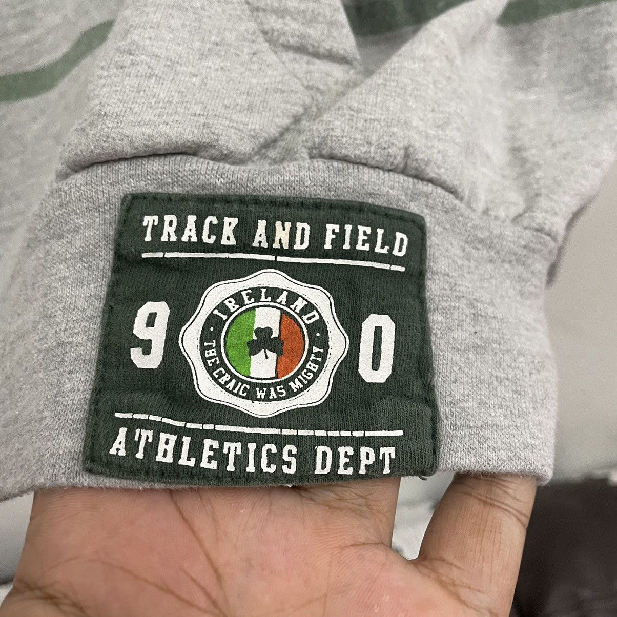 Vintage 🔥Vintage Retro Mighty Ireland Big Spellout Pullover Hoodie Size US L / EU 52-54 / 3 - 8 Thumbnail