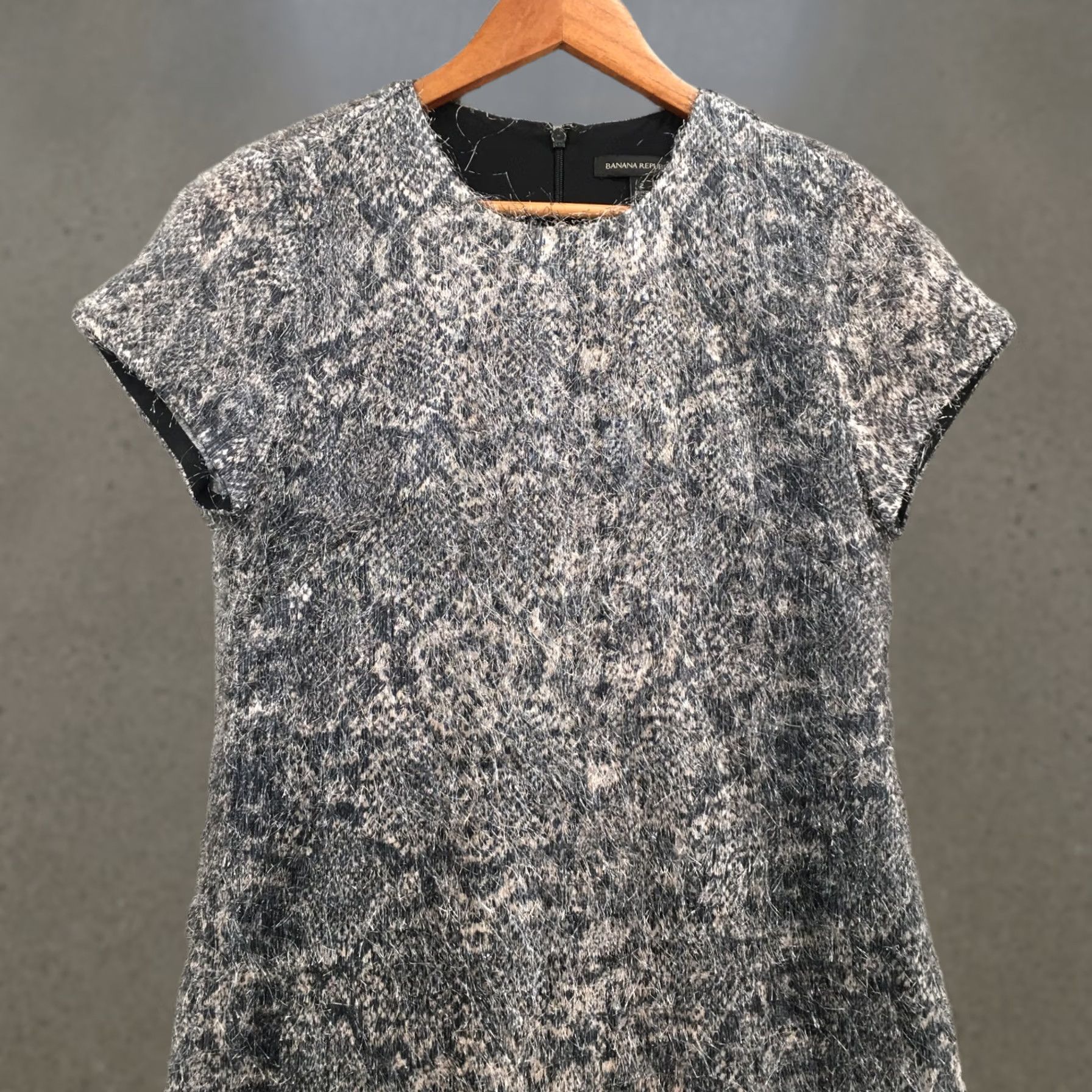 Banana Republic Banana Republic Shift Dress Womens 2 Snakeskin Print Zip Back Cap Sleeve Fringe Dress Shirt/Shift Size XS / US 0-2 / IT 36-38 - 1 Thumbnail