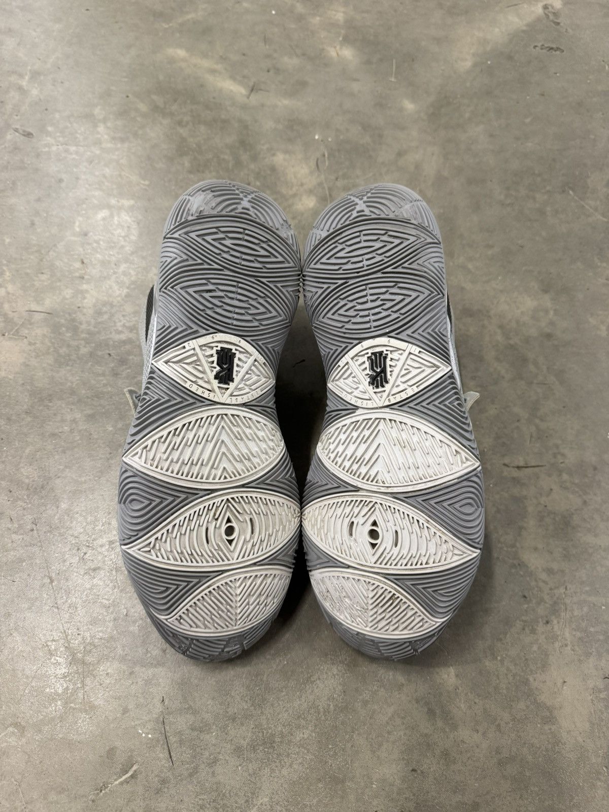Nike Nike Kyrie 5 TB Wolf Grey Size 10 Size US 10 / EU 43 - 6 Thumbnail