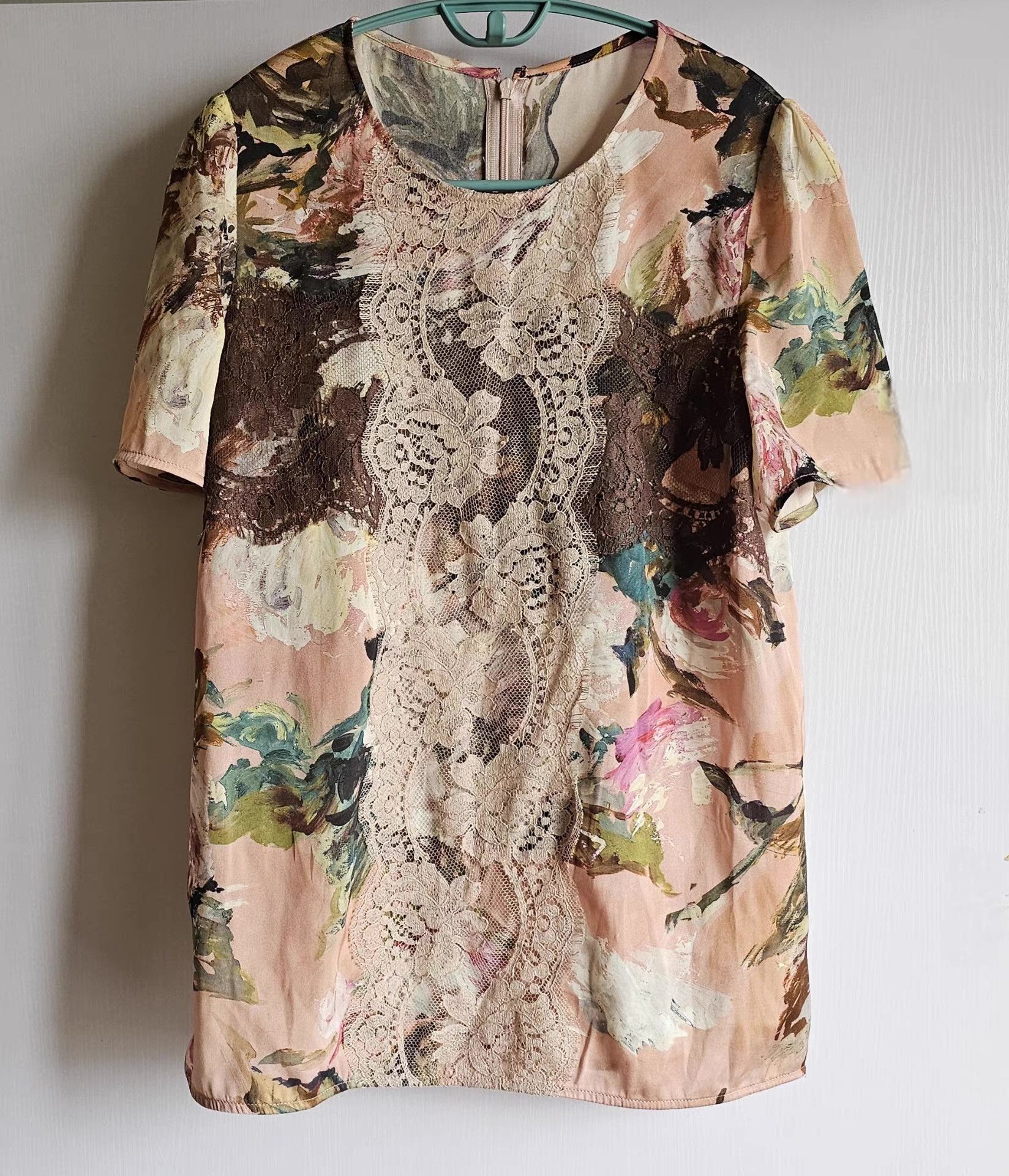 Dolce & Gabbana Dolce & Gabbana Pink Floral Lace Panel Short Sleeve T-shirt. Size US M / EU 48-50 / 2 - 1 Thumbnail