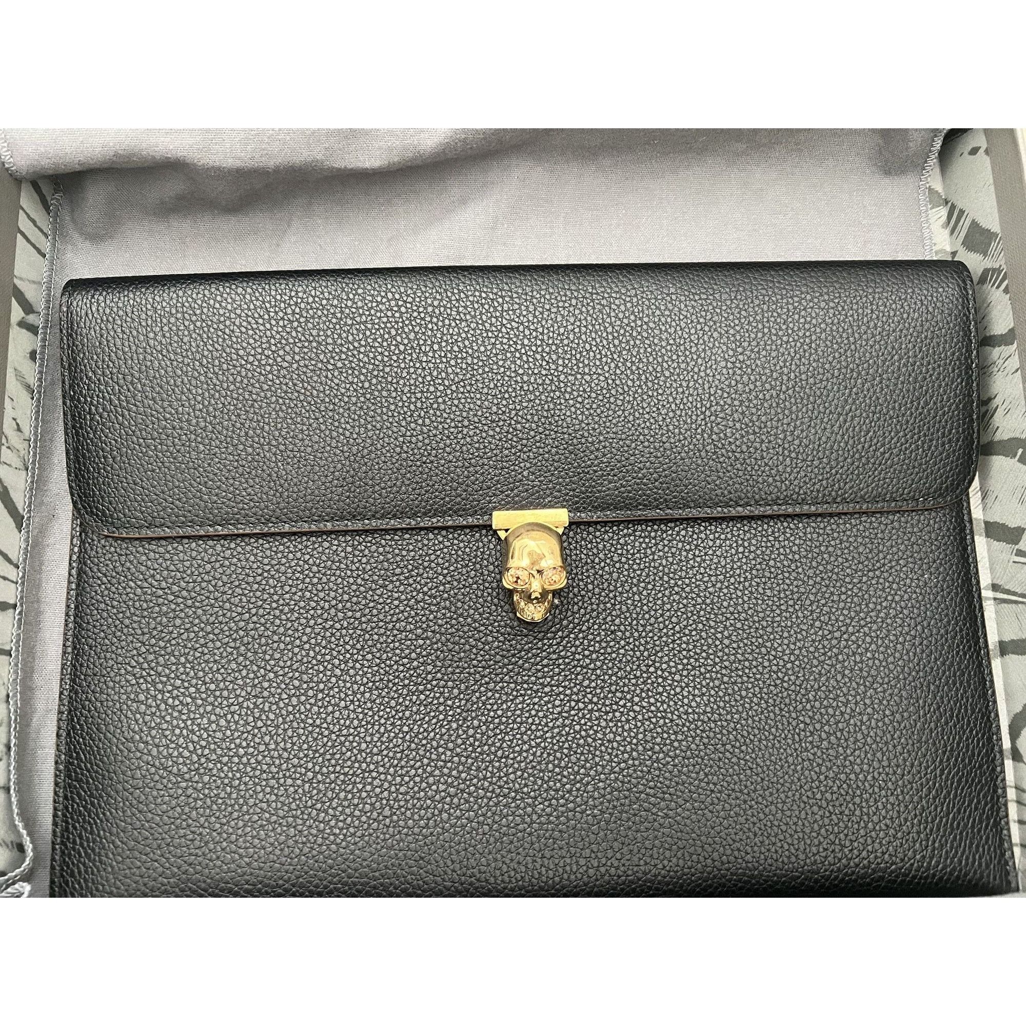 Alexander McQueen Alexander McQueen Black Leather Skull Clutch With Gold-Tone Size ONE SIZE - 8 Thumbnail