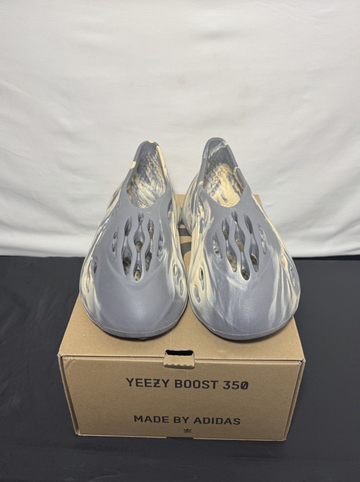 Adidas × Yeezy YZY FOAM RNNR Moon Grey 12US Size US 12 / EU 45 - 3 Thumbnail