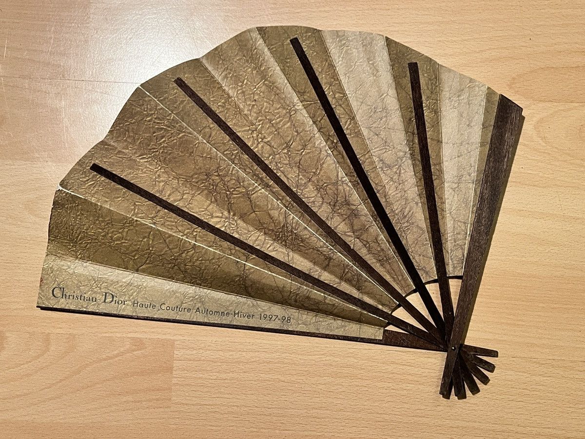 Dior Christian Dior / John Galliano printed paper fan, 1997-98 Size ONE SIZE - 3 Thumbnail