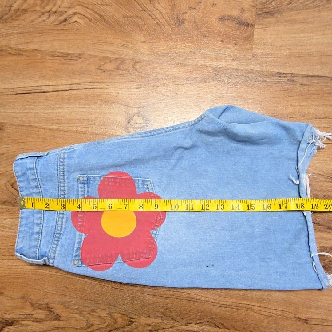 Shein Floral Denim Shorts Flower Print Distressed Light Wash M Size 24" / US 00 / IT 34 - 11 Thumbnail