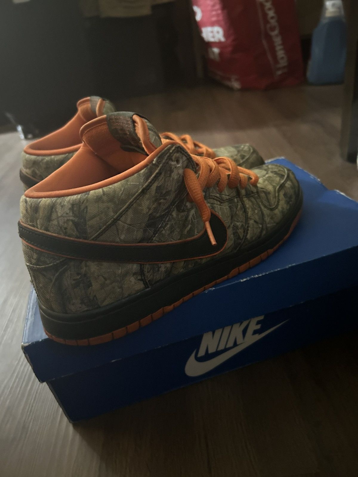 Nike SB Size 9 - Nike SB Dunk Mid Premium Real Tree Camo Size US 9 / EU 42 - 1 Thumbnail