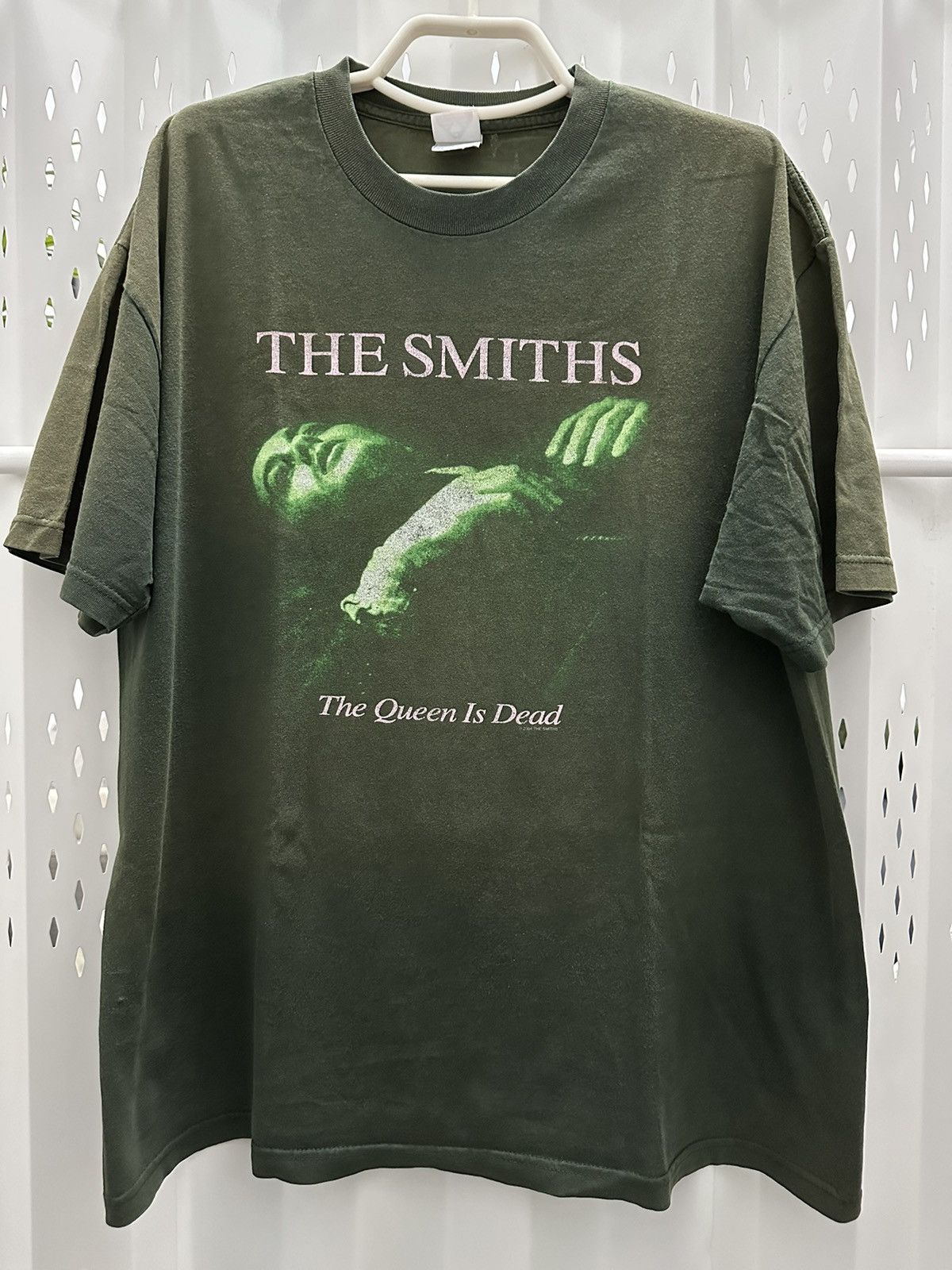 Band Tees Vintage 2004 The Smiths The Queen Is Dead Green T-shirt Size US XL / EU 56 / 4 - 1 Thumbnail
