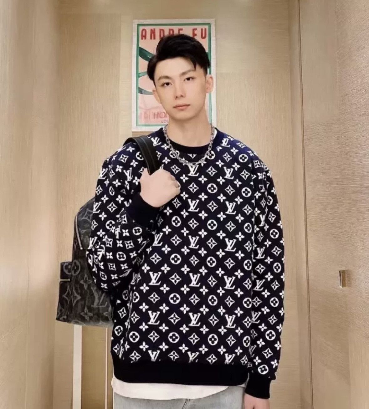Louis Vuitton Louis Vuitton Lv's navy blue round neck long sweatshirt Size US L / EU 52-54 / 3 - 9 Thumbnail