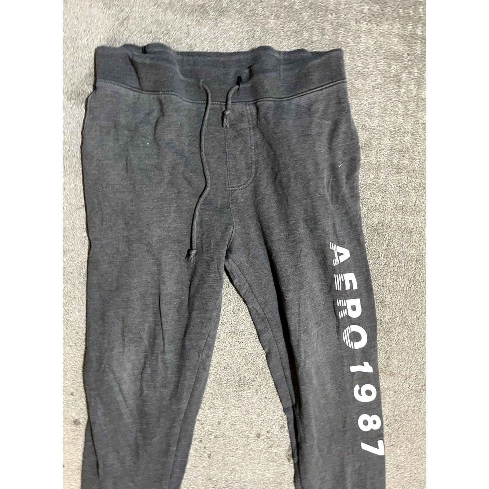 Vintage Aéropostale Sweatpants Women Gray Elastic Waist Size Medium Regular Fit Pockets Drawstring Casual Tapered 29 in Inseam Modern Theme Mens Girls Size 32" / US 10 / IT 46 - 3 Thumbnail