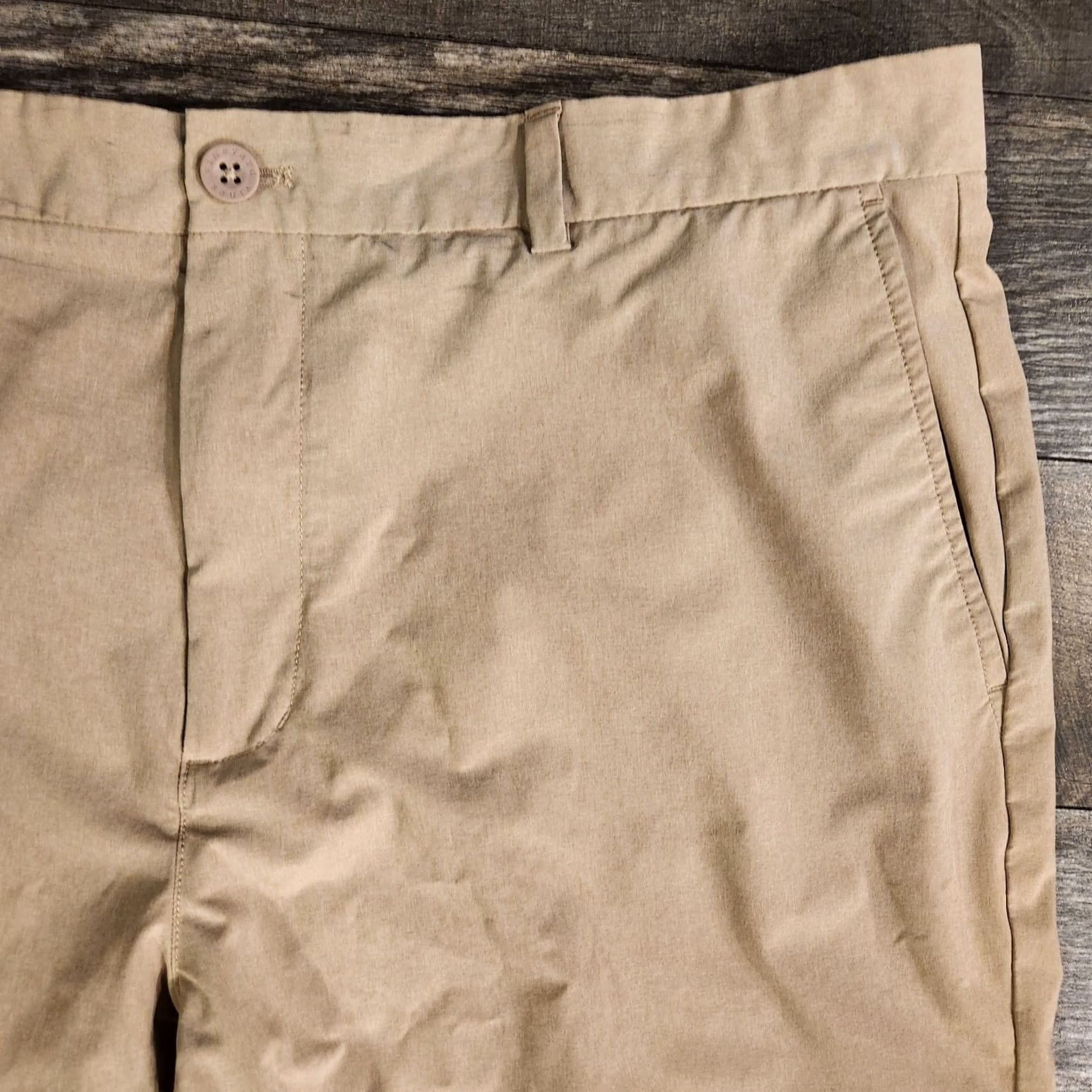 Vineyard Vines Vineyard Vines Performance Shorts Mens 40 9" Tan Stretch Lightweight Golf Chino Pocket Pockets Moisture Wicking Regular Vintage: No Size US 40 / EU 56 - 3 Thumbnail