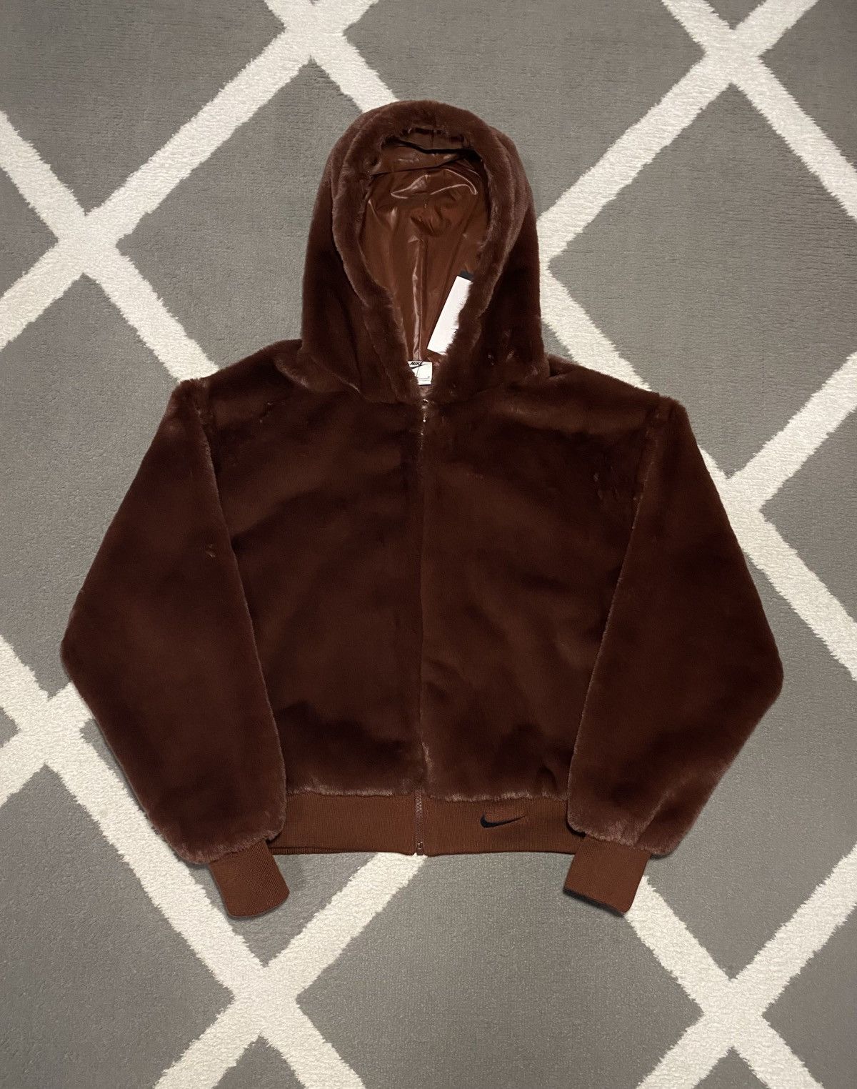 Nike Nike Essentials Faux Fur Swoosh Bomber Jacket women’s M BNWT Size M / US 6-8 / IT 42-44 - 8 Thumbnail