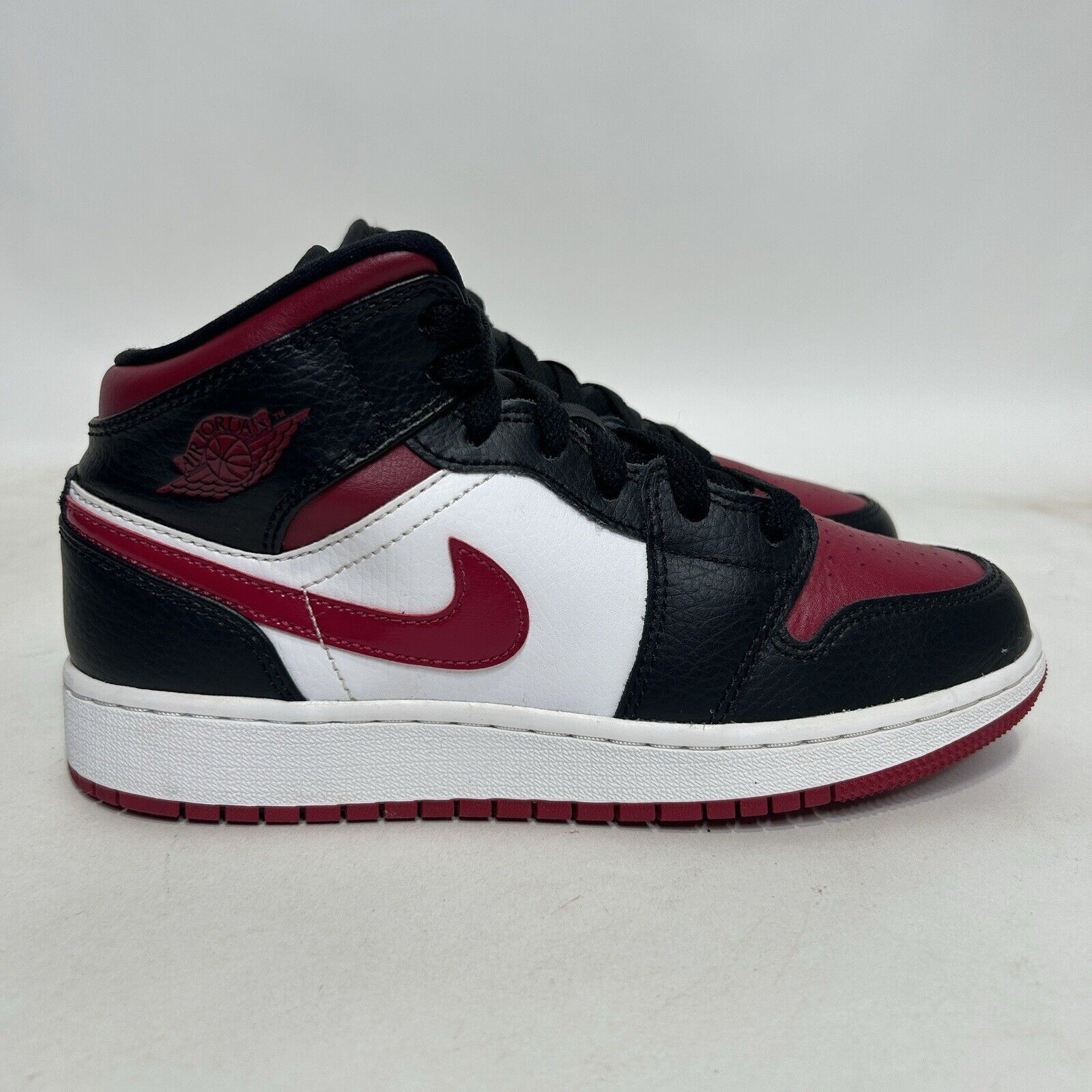 Jordan Brand Nike Shoes Air Jordan 1 Mid GS “Bred Toe/Noble Red” 2024 Size US 6.5 / IT 36.5 - 4 Thumbnail