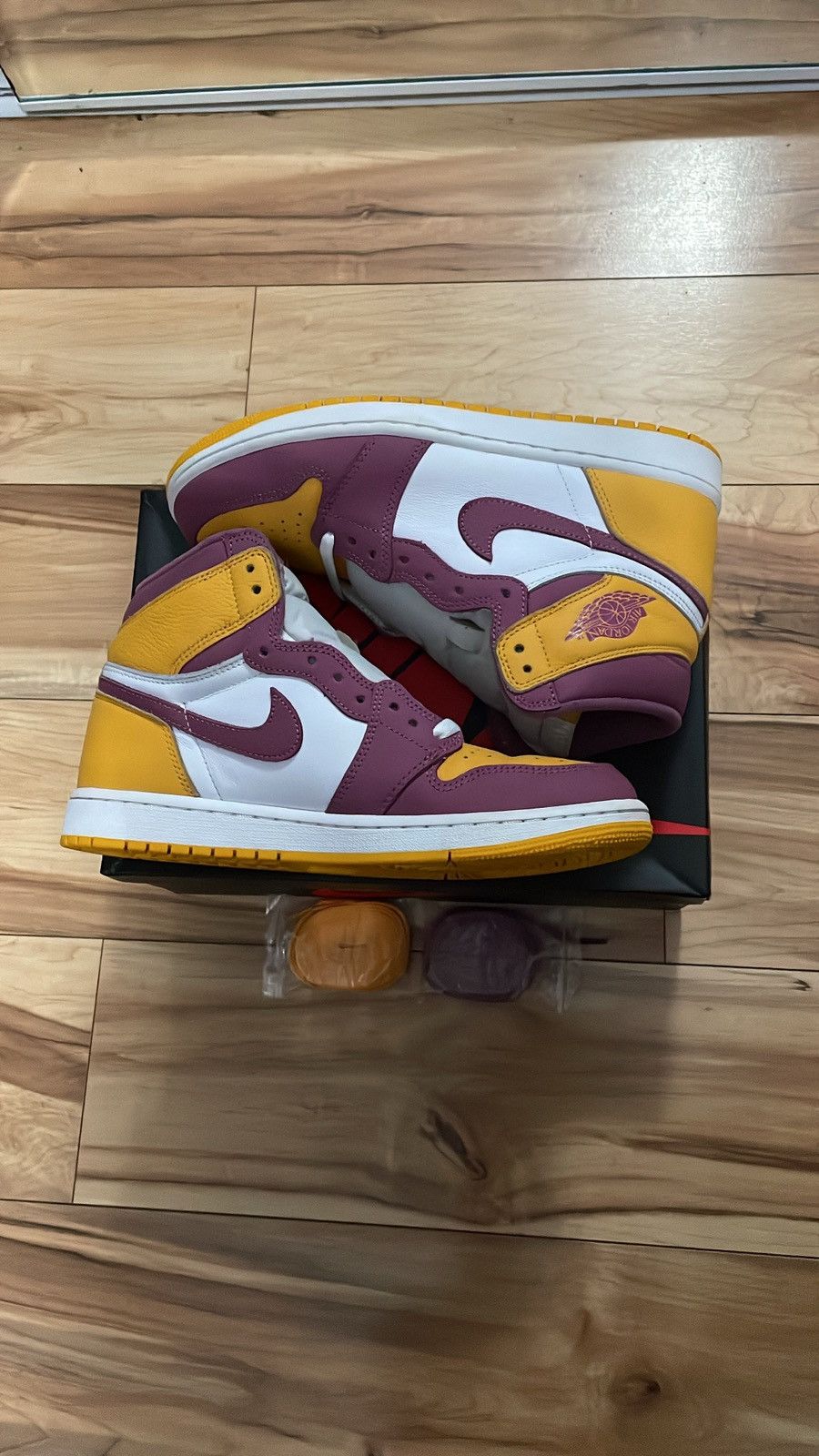 Jordan Brand Jordan 1 brotherhood size 9/5 Size US 9.5 / EU 42-43 - 3 Thumbnail