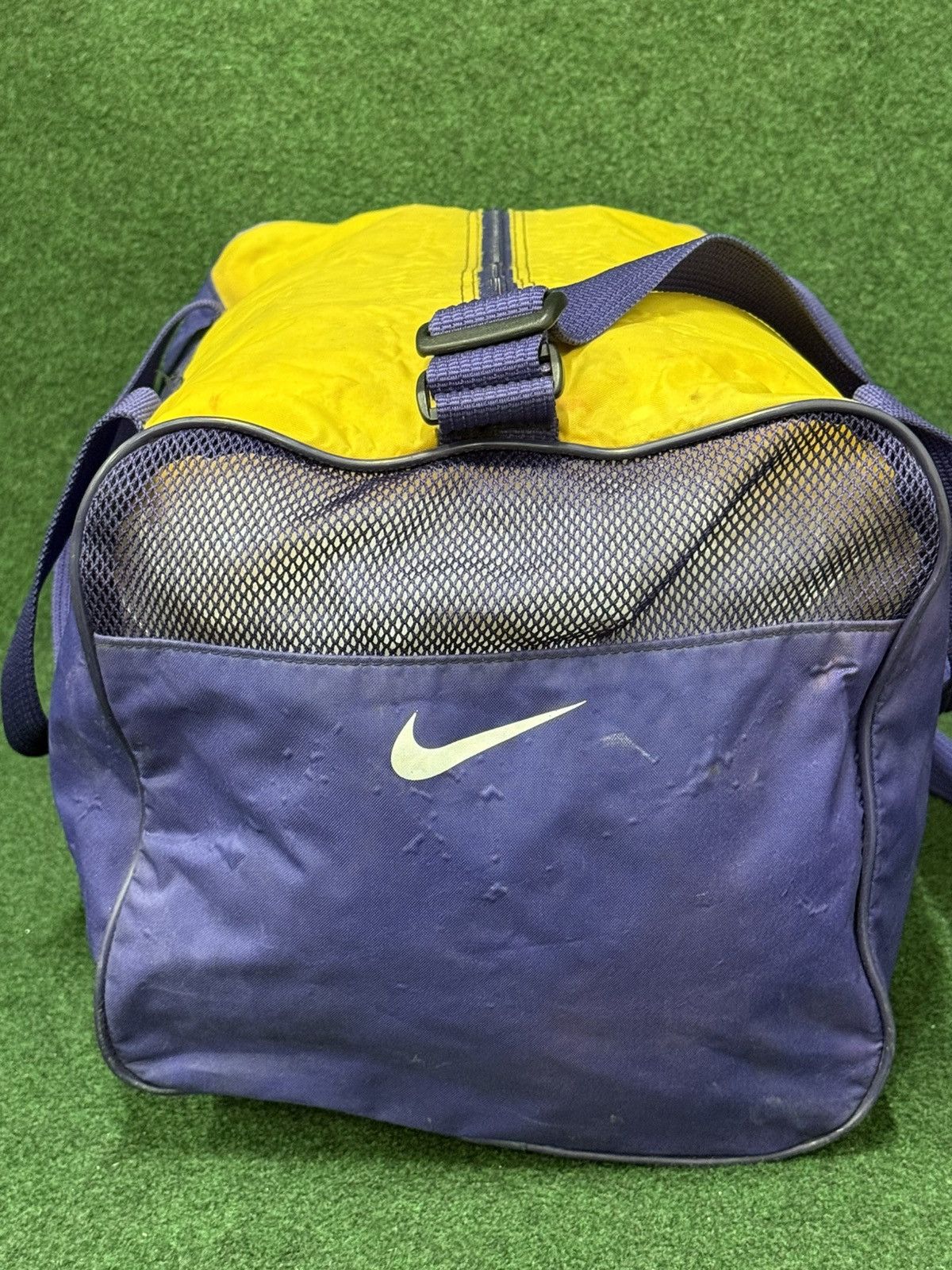 Nike Vintage Nike Duffle Bag Size ONE SIZE - 7 Thumbnail
