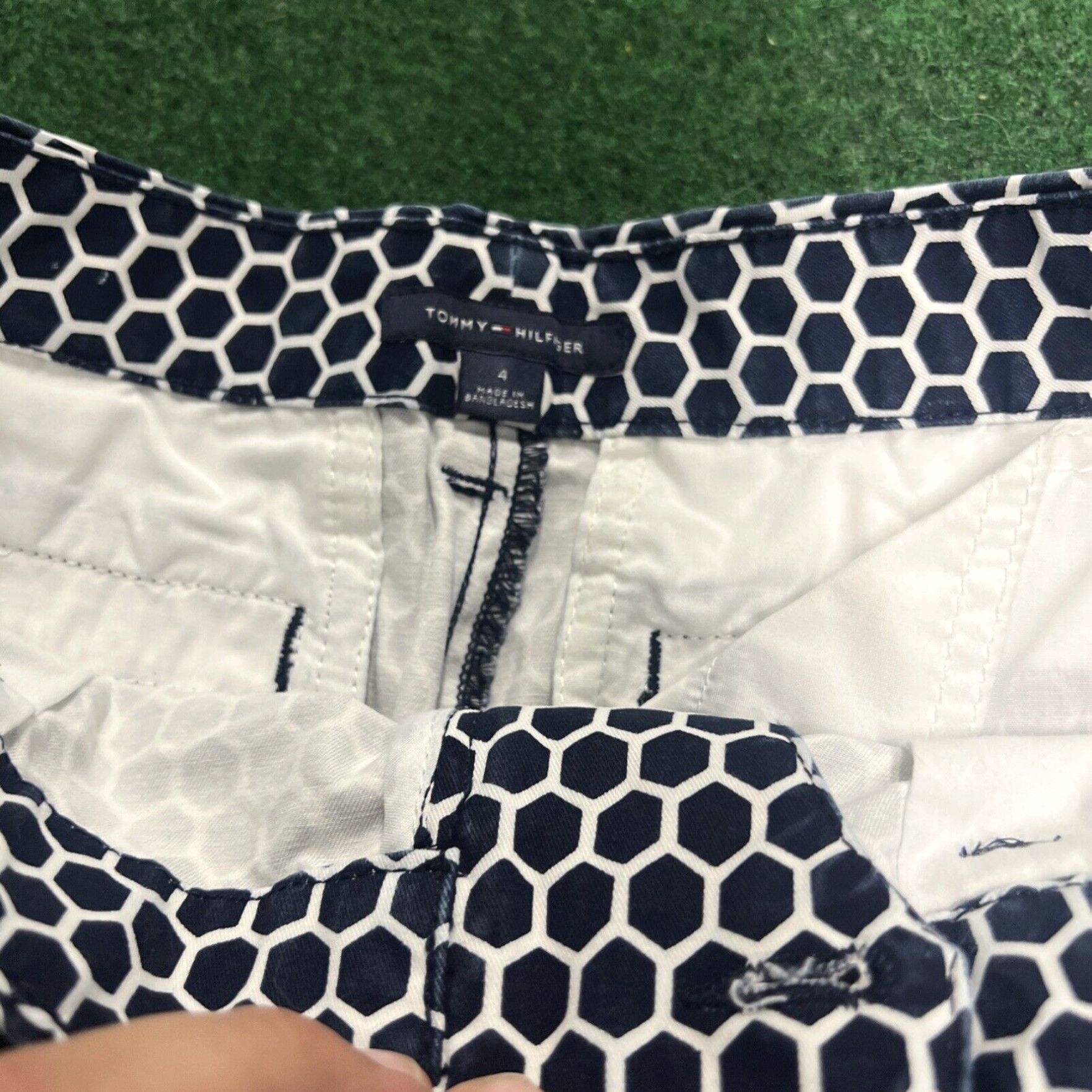 Tommy Hilfiger Tommy Hilfiger Women's Blue And White Gingham Shorts Size 4 Size 27" / US 4 / IT 40 - 5 Thumbnail