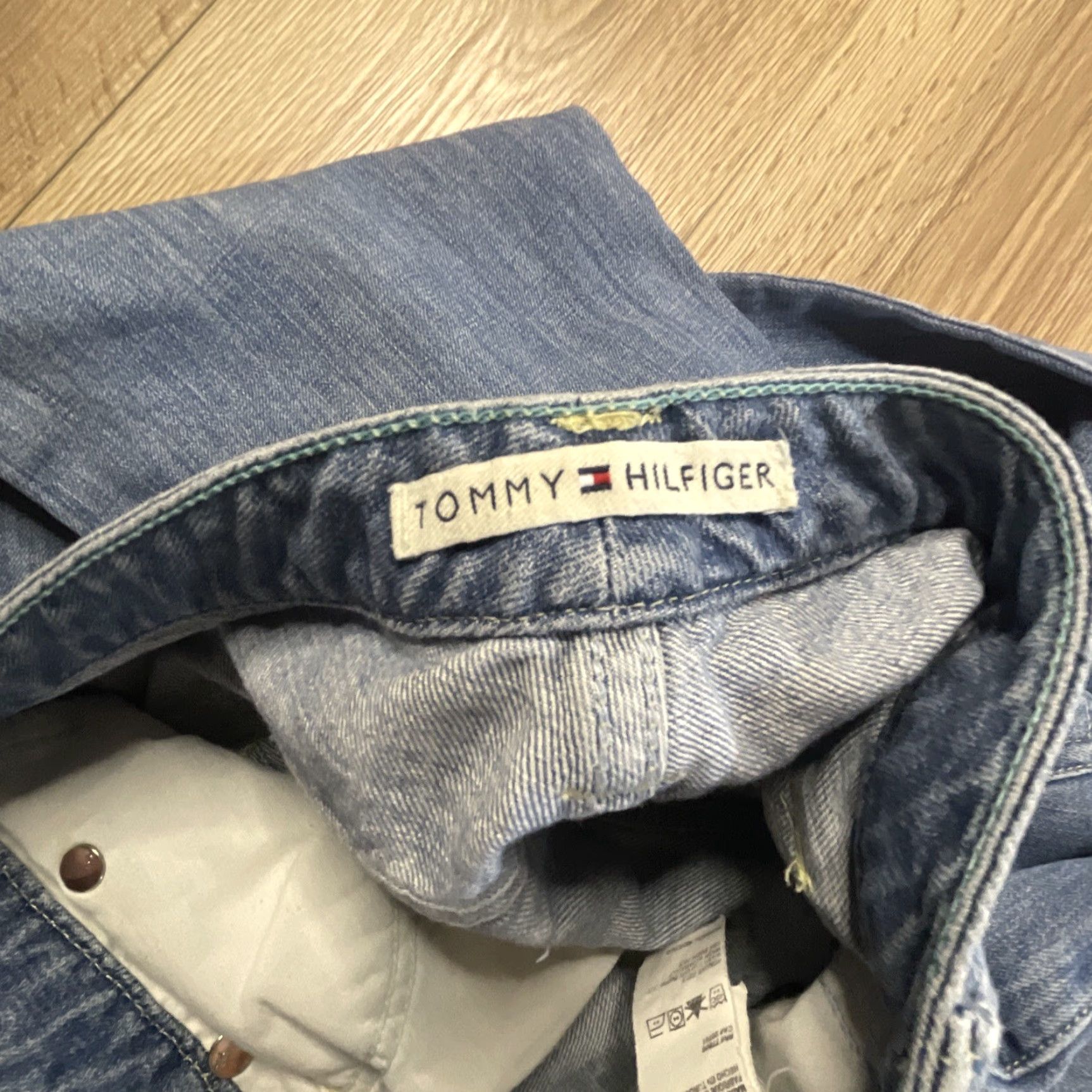 Tommy Hilfiger Tommy Hilfiger Jeans Womens 8 Blue Flared Medium Wash Stretch Denim Size 30" / US 8 / IT 44 - 4 Thumbnail