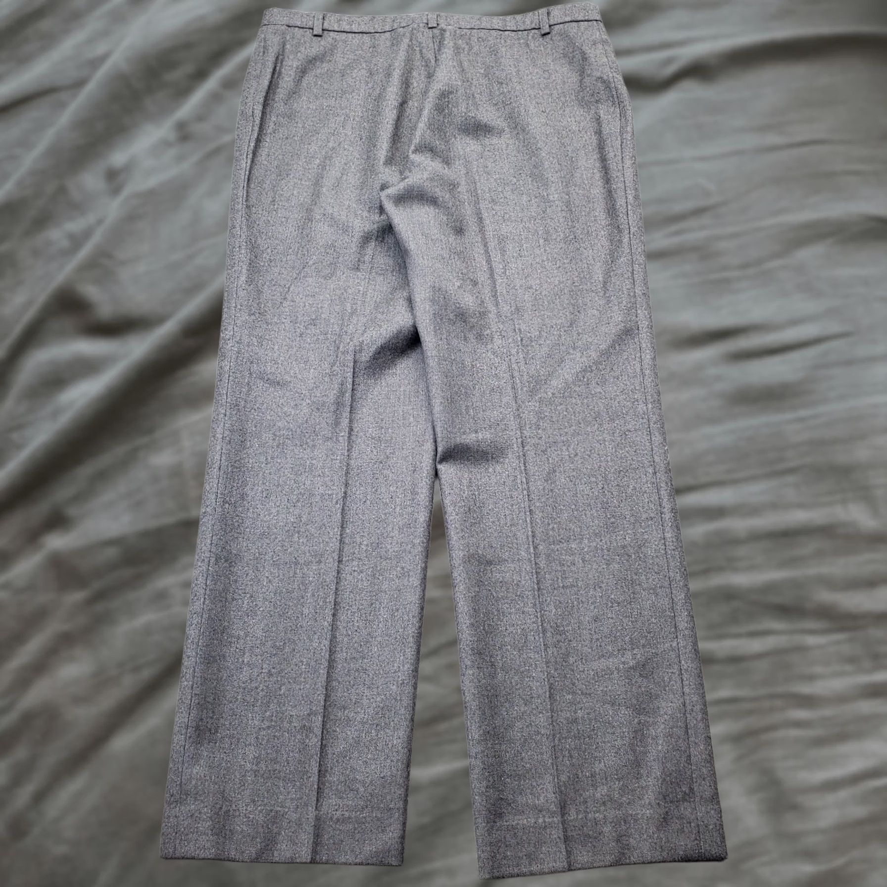 Jaeger Jaeger Women's 12 Gray Flat Front Straight Leg Ankle Pants - Dress/Business Form Size 34" / US 12 / IT 48 - 1 Thumbnail