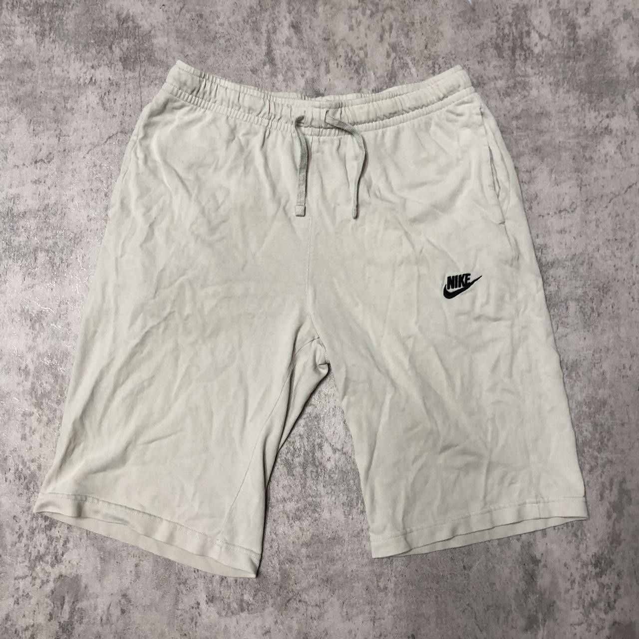 Nike Nike cream and white shorts Size US 32 / EU 48 - 1 Thumbnail