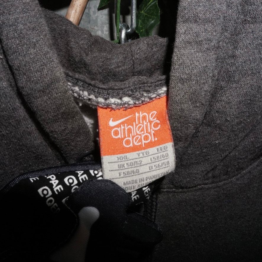 Nike Vintage Y2K Nike pullover swoosh embroider 2000s gray hoodie Size US XL / EU 56 / 4 - 3 Thumbnail