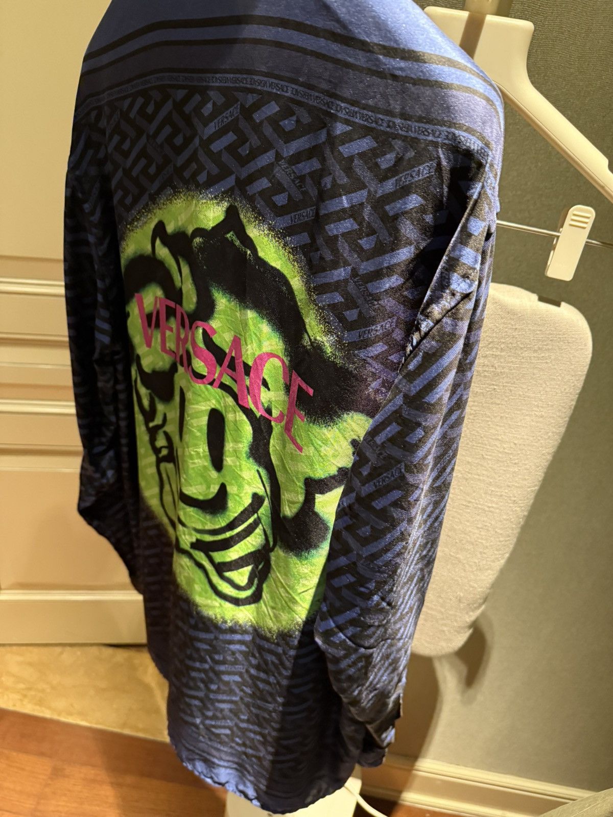 Versace Greca Monogram & Medusa Smile Print Silk Shirt size39 Size US M / EU 48-50 / 2 - 20 Thumbnail