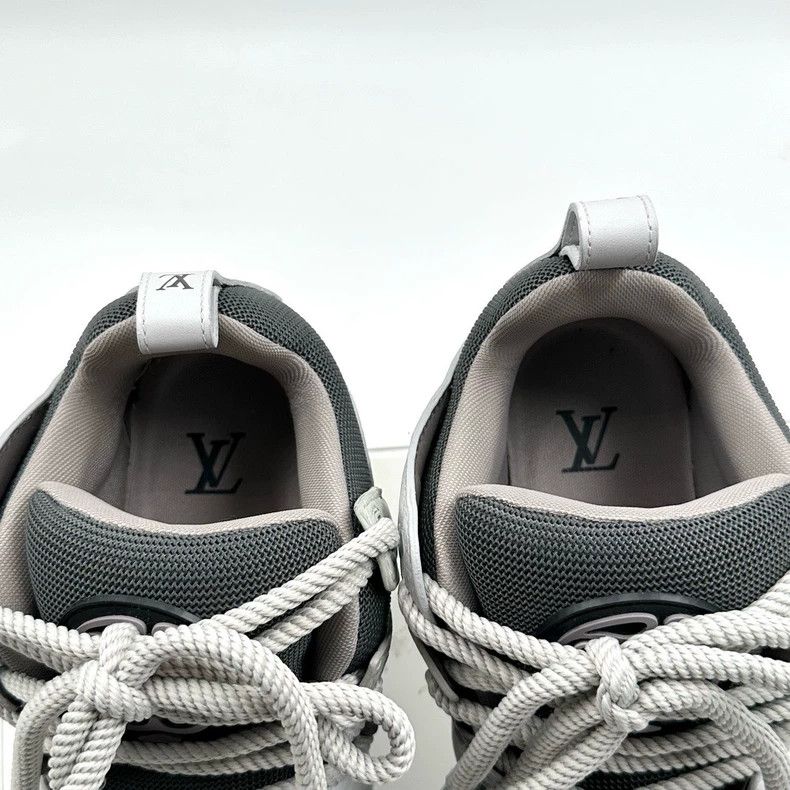 Louis Vuitton Louis Vuitton size 2.5 Black and Grey Bread Shoes Sports Sh Size US 6 / IT 36 - 5 Thumbnail