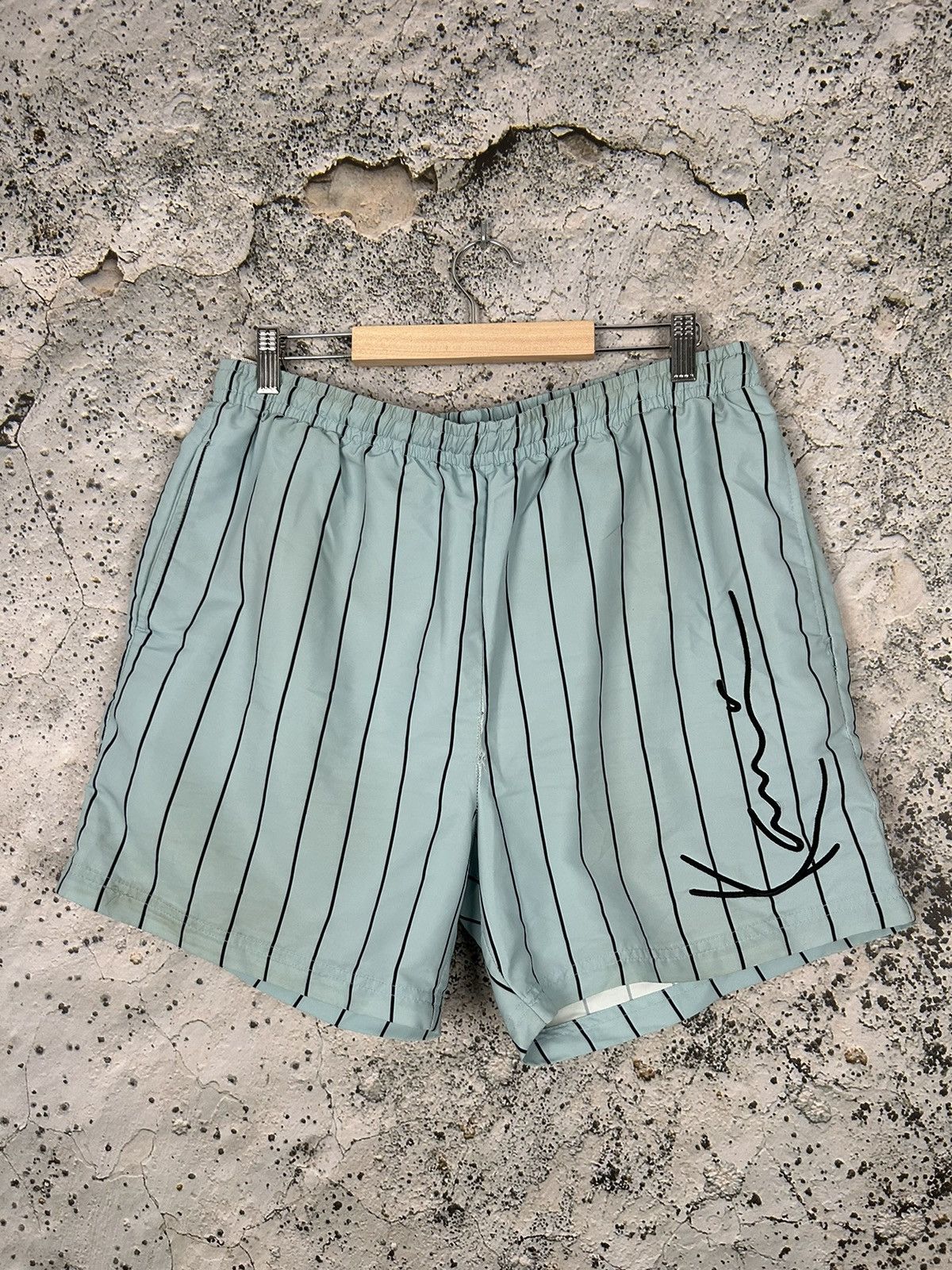 Karl Kani Vintage Karl Kani Streetwear Shorts Rap Hype Retro Size US 36 / EU 52 - 1 Thumbnail