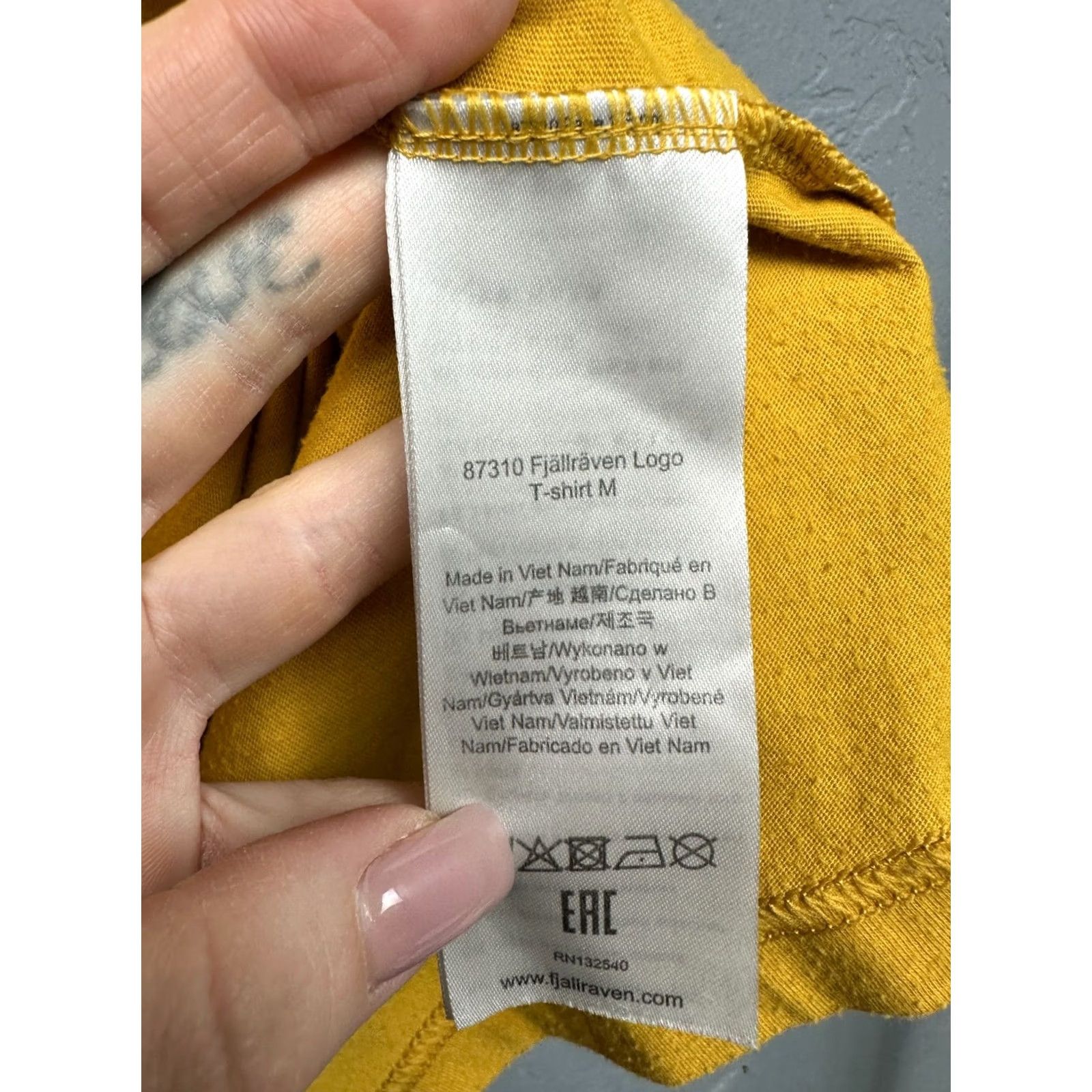 Vintage Fjallraven Mens T-Shirt Crew Neck Big Logo Size L Yellow Short Sleeve Cotton Graphic Print Outdoor Mens Size US L / EU 52-54 / 3 - 4 Thumbnail