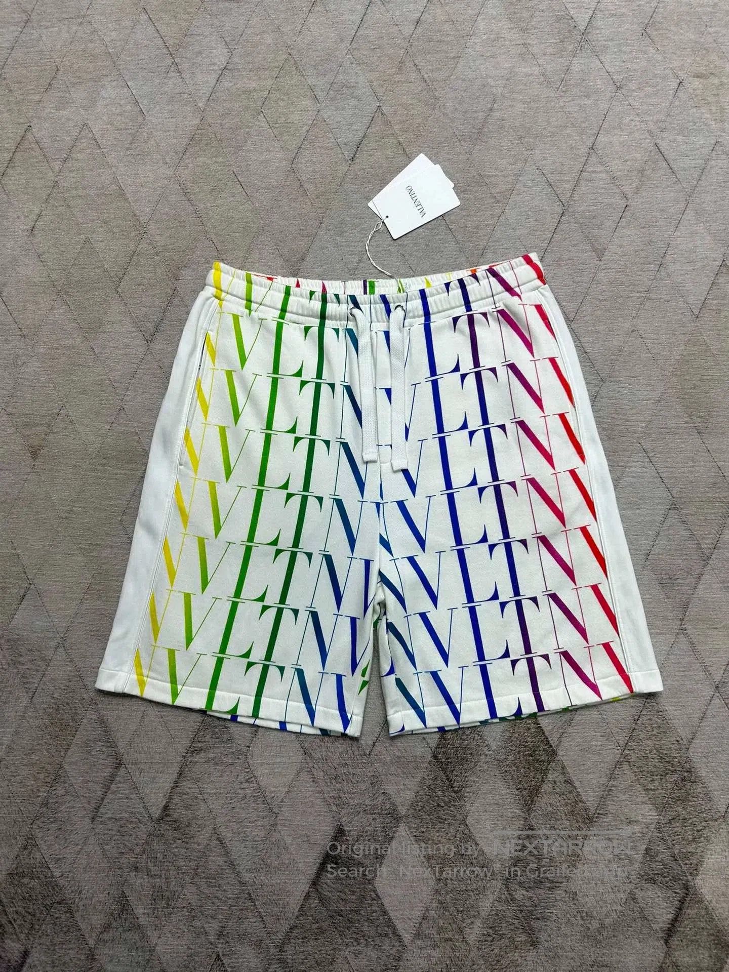 Valentino Valentino 22SS Logo Print Shorts. Size US 26 / EU 42 - 1 Thumbnail