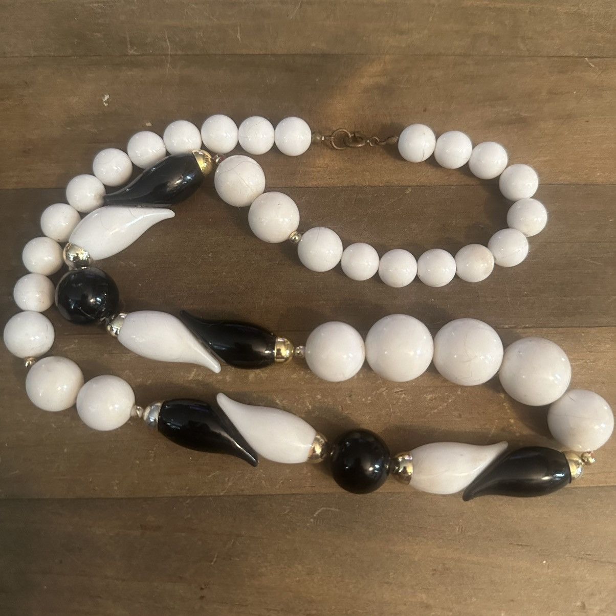 Vintage Vintage chunky black and white bead necklace Size ONE SIZE - 2 Thumbnail